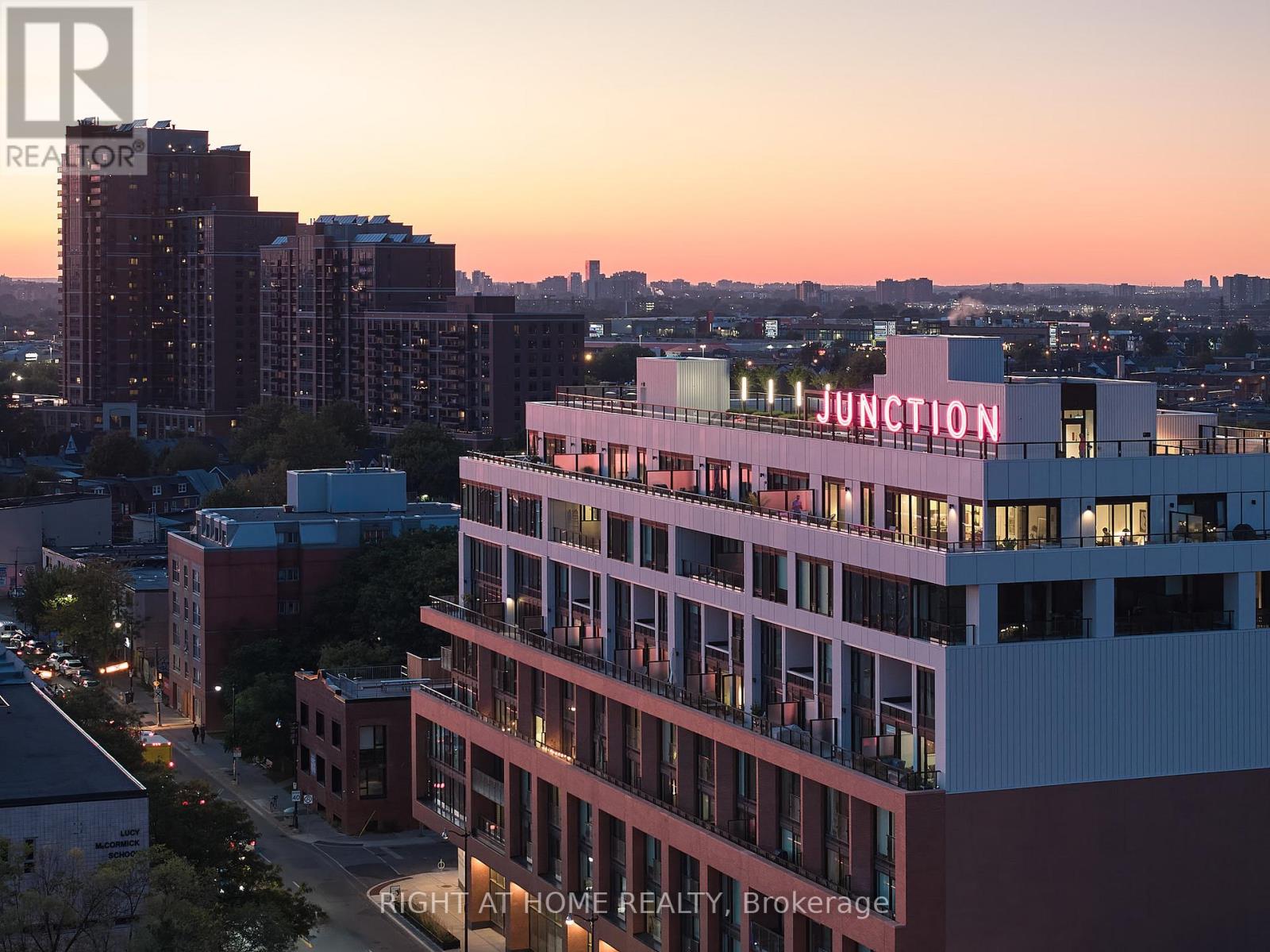 607 - 2720 DUNDAS STREET W, Toronto, Ontario