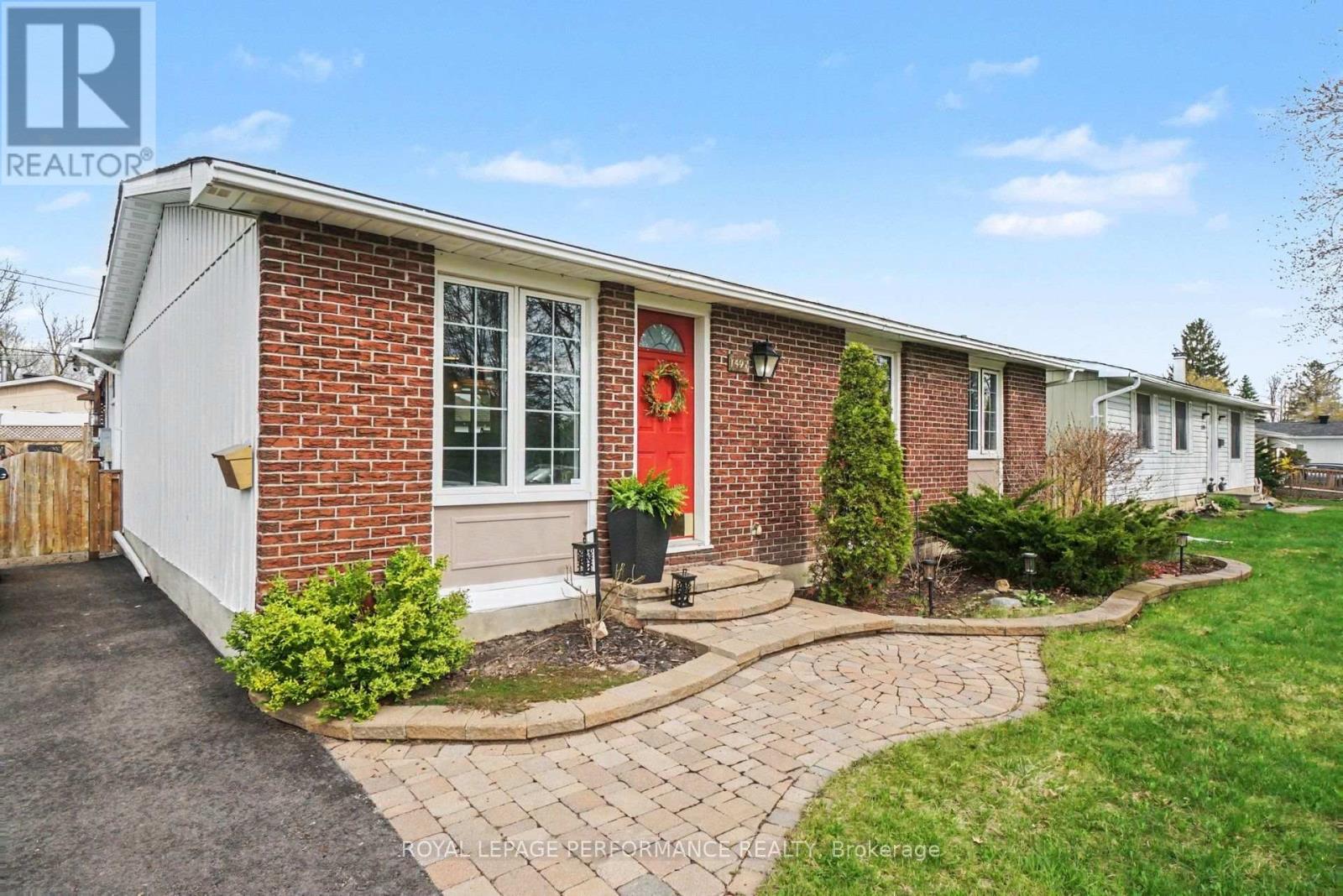1497 Blackheath Street, Ottawa, Ontario  K1E 1K6 - Photo 4 - X13586924