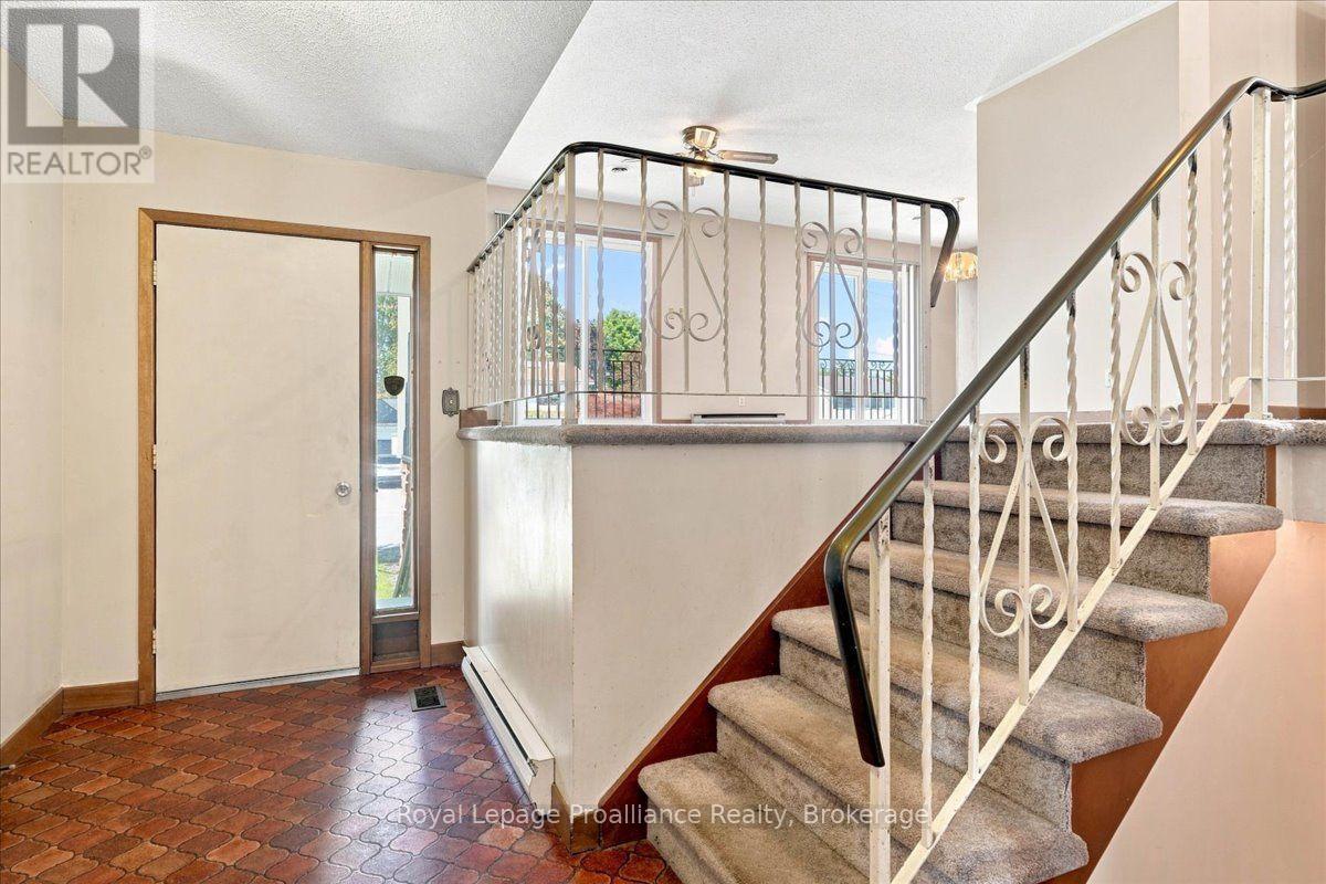 28 Kensington Crescent, Belleville, Ontario  K8P 4T3 - Photo 4 - X13758386