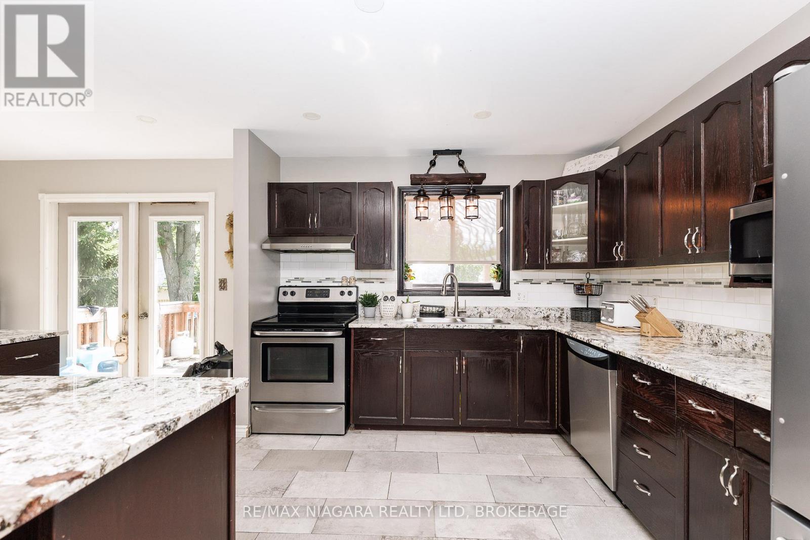 88 Pleasant Avenue N, Fort Erie, Ontario  L0S 1N0 - Photo 11 - X13758384
