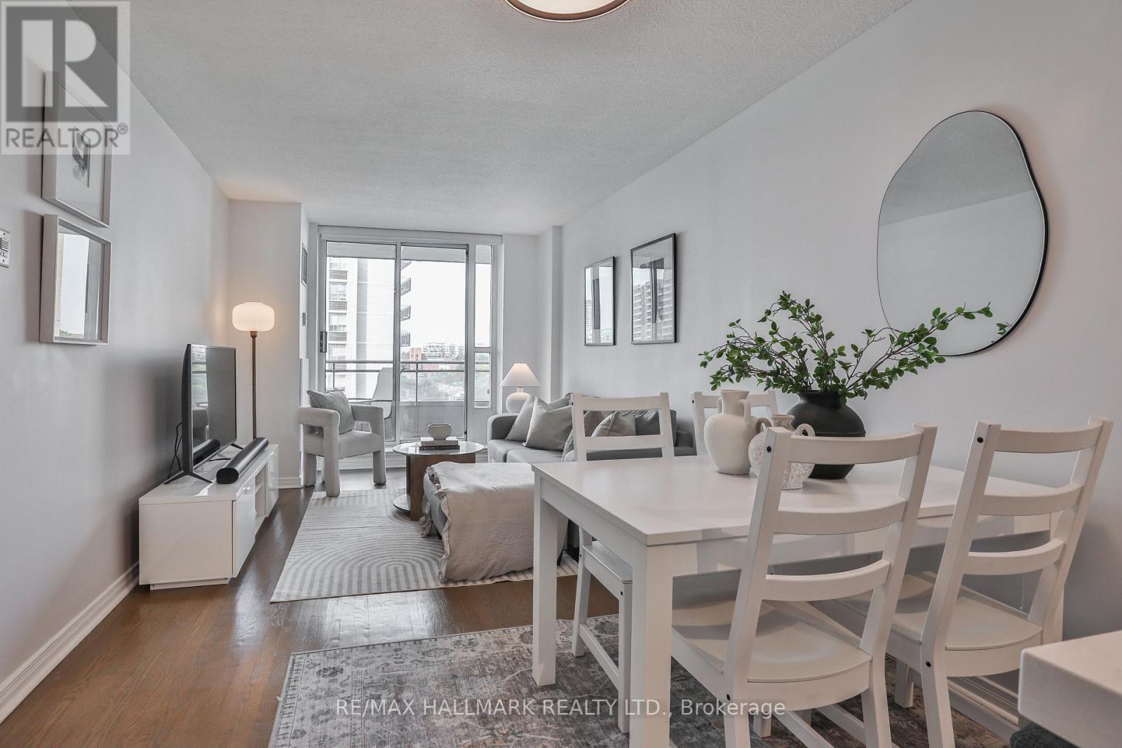 716 - 245 Davisville Avenue, Toronto, Ontario  M4S 3H4 - Photo 1 - C13758352