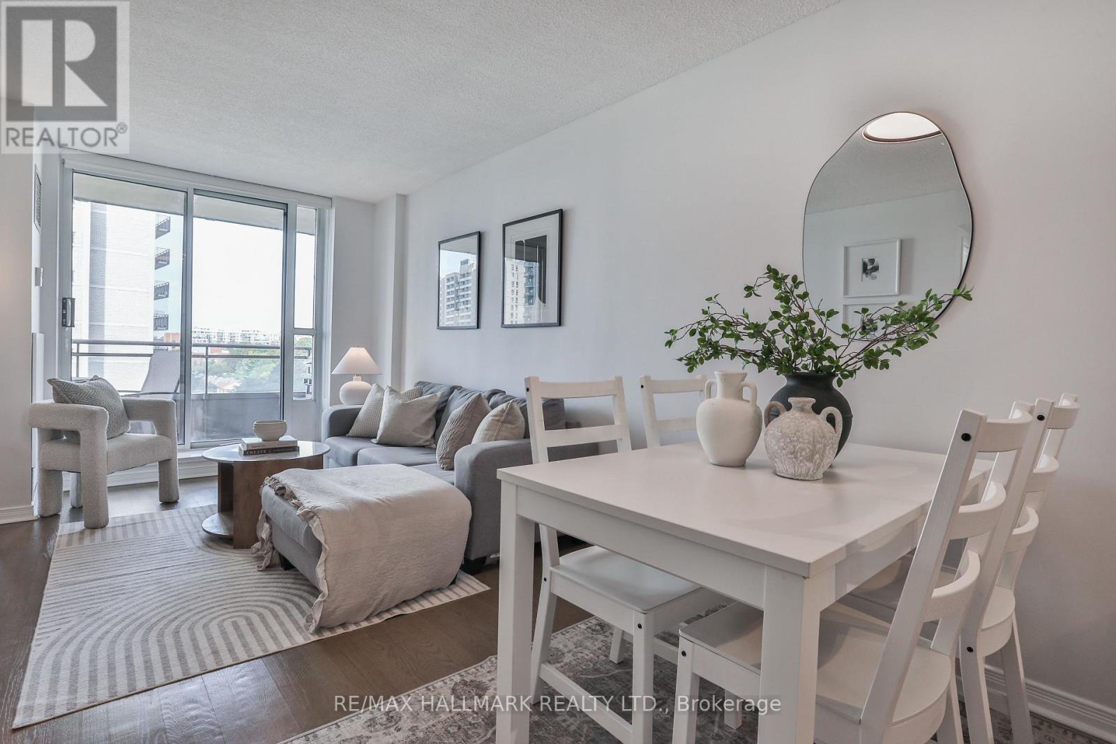 716 - 245 Davisville Avenue, Toronto, Ontario  M4S 3H4 - Photo 2 - C13758352