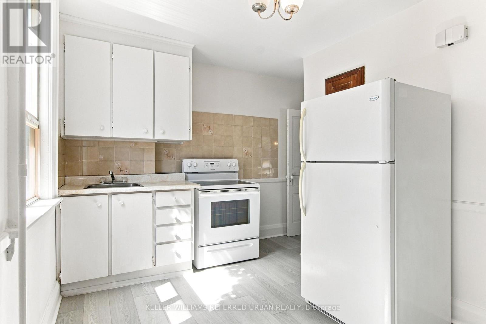 310 Vaughan Road, Toronto, Ontario  M6C 2N6 - Photo 6 - C13758356