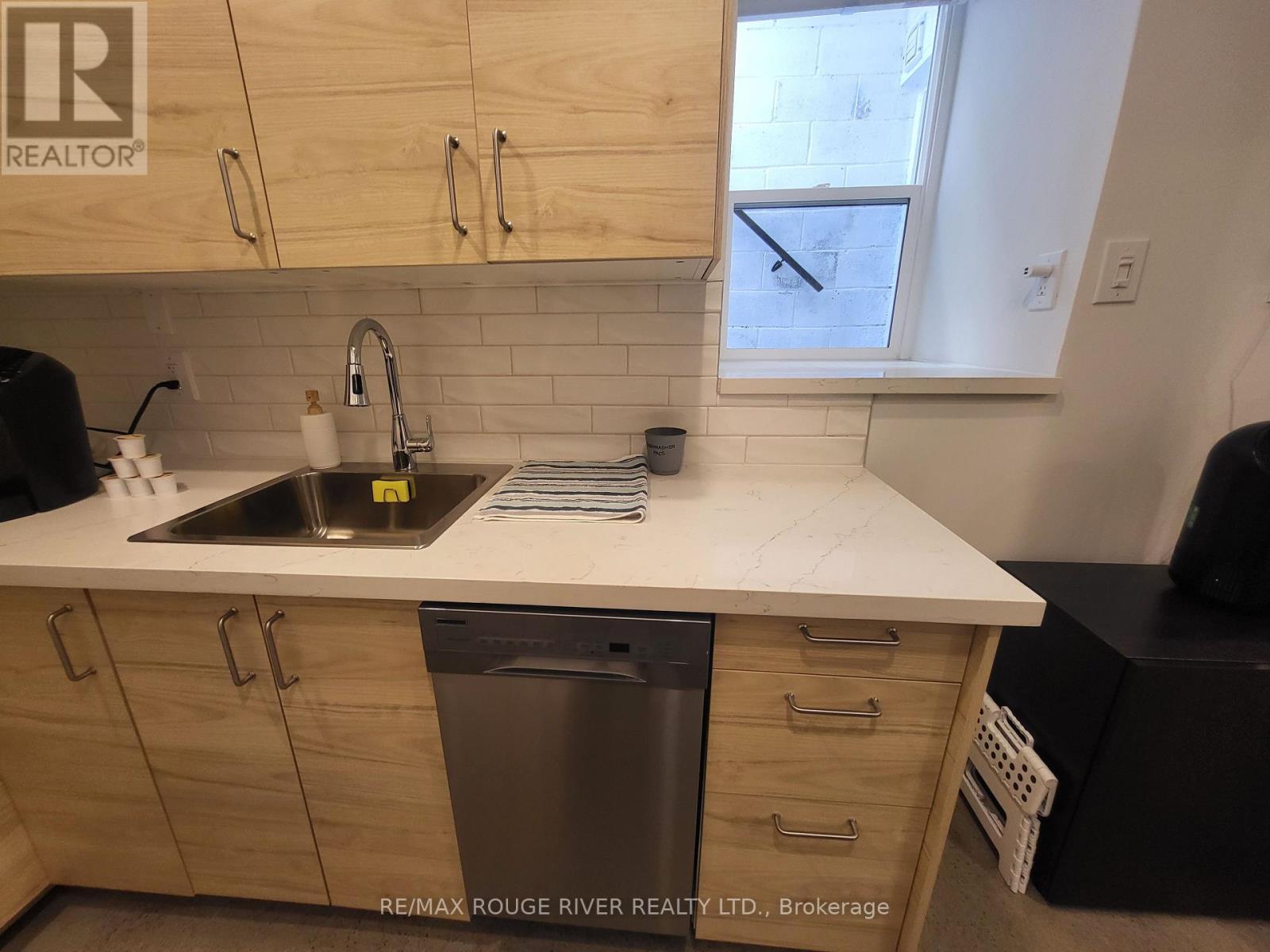 Lower - 6 Lippincott Street, Toronto, Ontario  M5T 2R5 - Photo 14 - C13758370