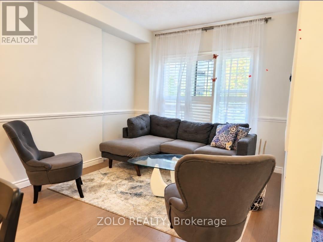 33 Walkview Crescent, Richmond Hill, Ontario  L4E 4H5 - Photo 3 - N13758348