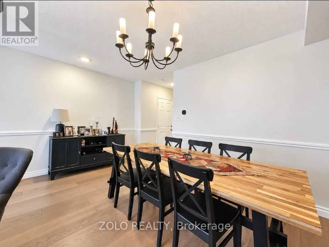 33 Walkview Crescent, Richmond Hill, Ontario  L4E 4H5 - Photo 4 - N13758348