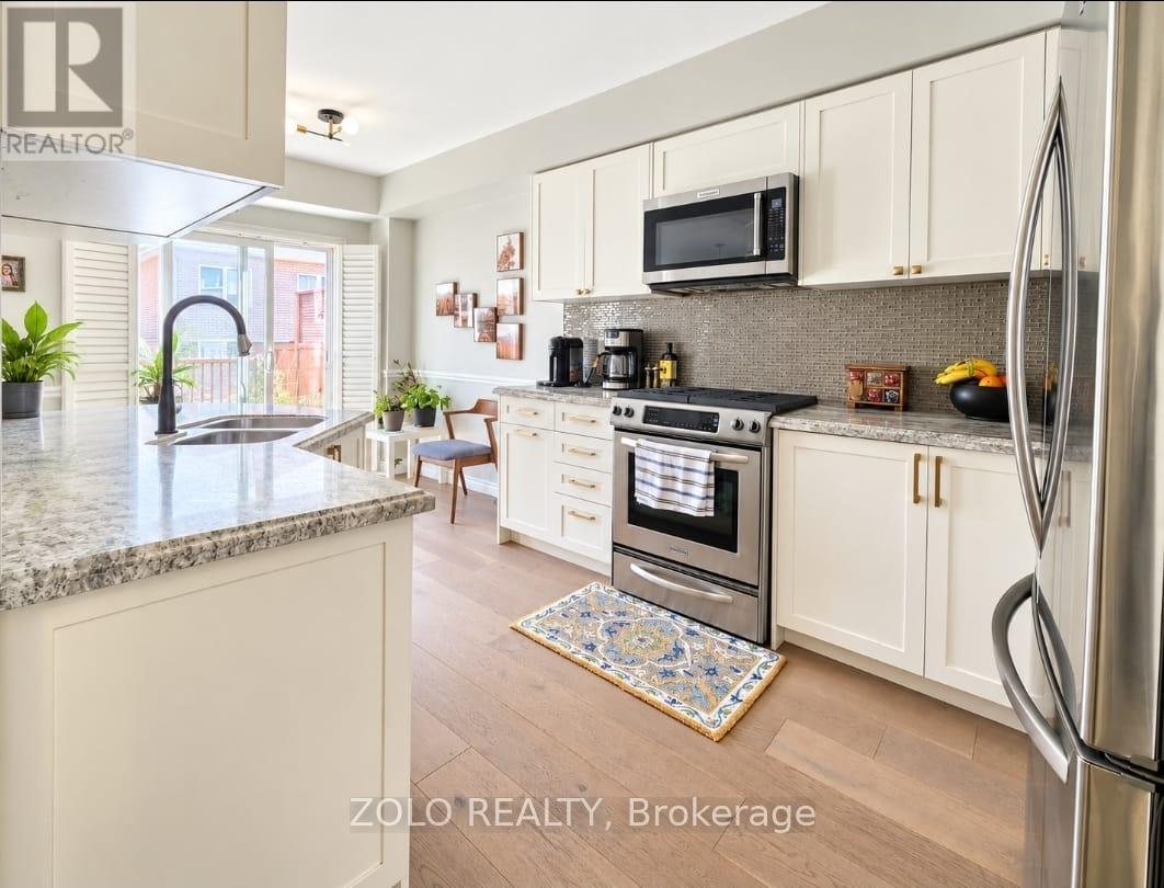 33 Walkview Crescent, Richmond Hill, Ontario  L4E 4H5 - Photo 7 - N13758348