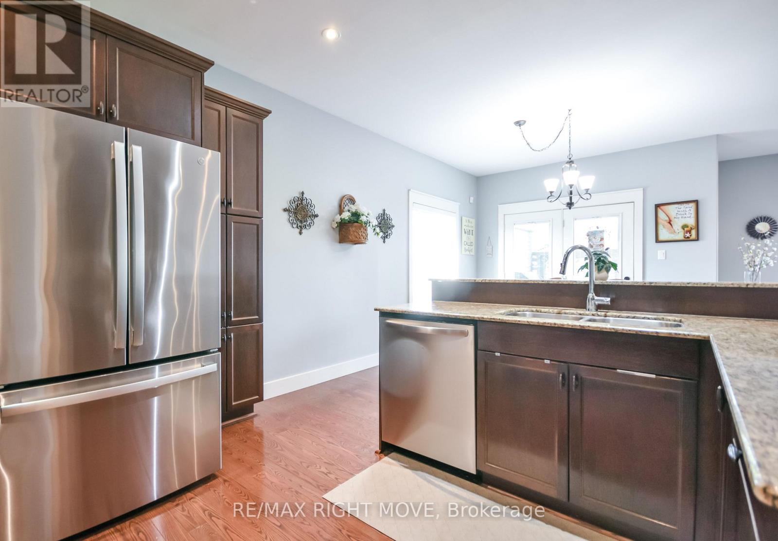 3938 Wood Avenue, Severn (West Shore), Ontario  L3V 0Y9 - Photo 10 - S13758358