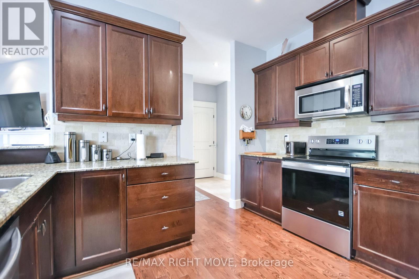 3938 Wood Avenue, Severn (West Shore), Ontario  L3V 0Y9 - Photo 12 - S13758358
