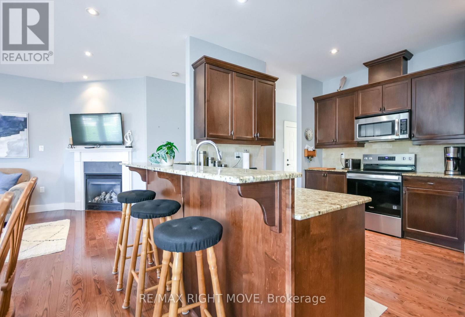3938 Wood Avenue, Severn (West Shore), Ontario  L3V 0Y9 - Photo 13 - S13758358