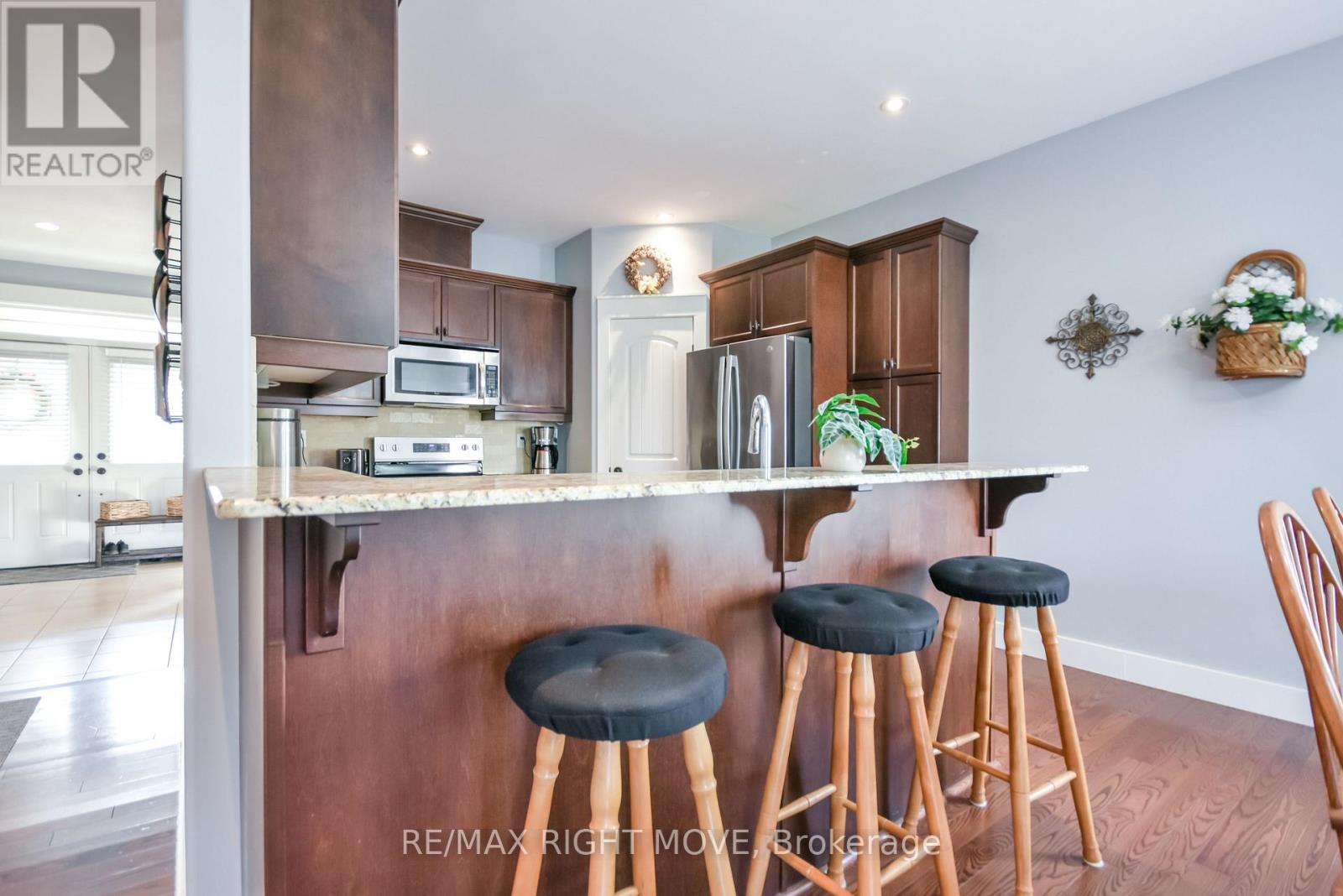 3938 Wood Avenue, Severn (West Shore), Ontario  L3V 0Y9 - Photo 14 - S13758358