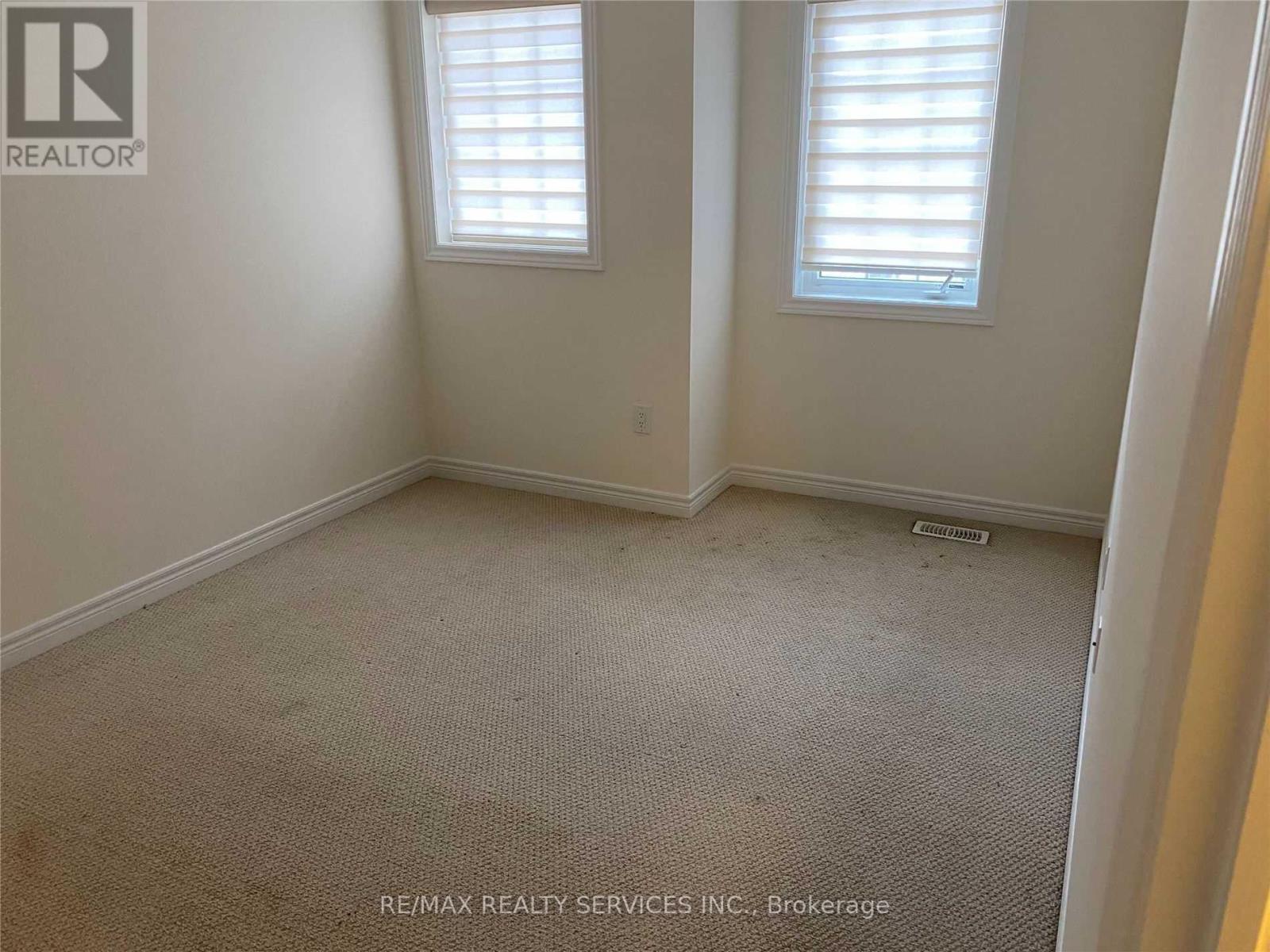 43 Hogan Manor Drive, Brampton, Ontario  L7A 4V3 - Photo 10 - W13758374