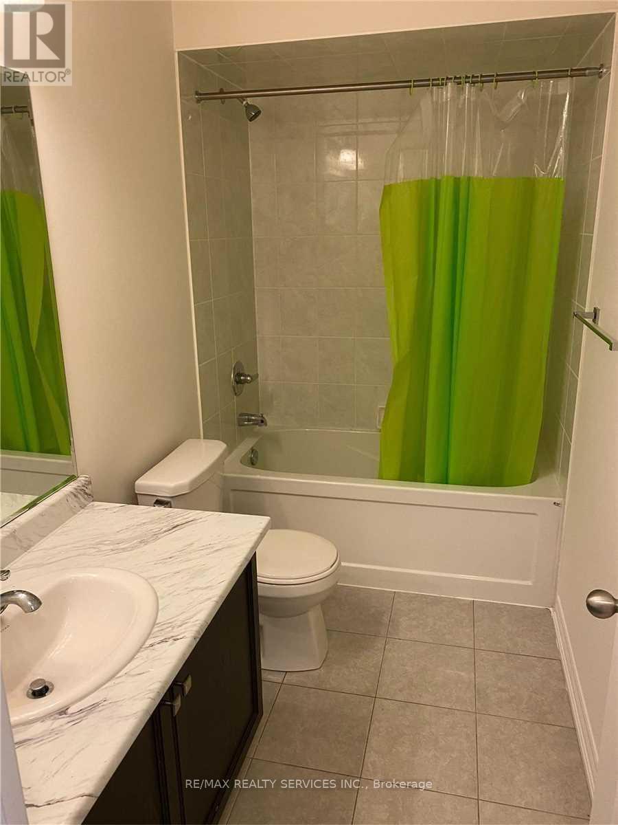 43 Hogan Manor Drive, Brampton, Ontario  L7A 4V3 - Photo 11 - W13758374