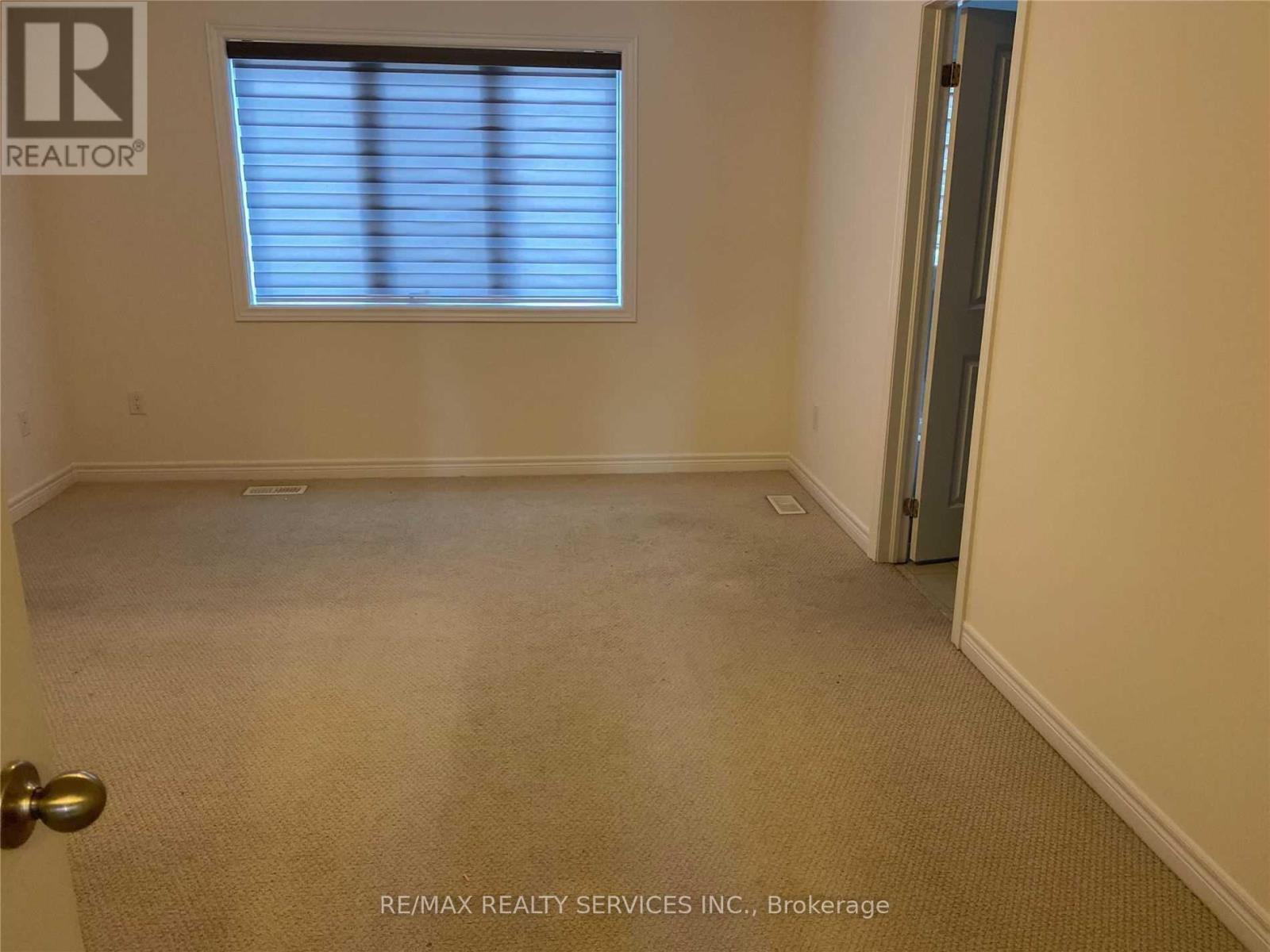 43 Hogan Manor Drive, Brampton, Ontario  L7A 4V3 - Photo 12 - W13758374