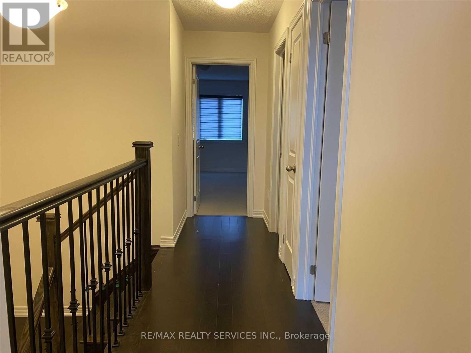43 Hogan Manor Drive, Brampton, Ontario  L7A 4V3 - Photo 8 - W13758374
