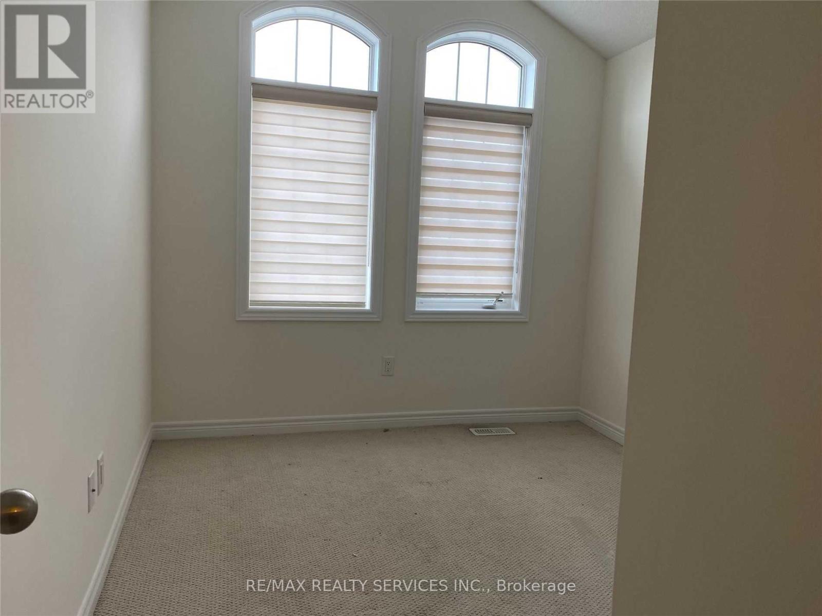 43 Hogan Manor Drive, Brampton, Ontario  L7A 4V3 - Photo 9 - W13758374