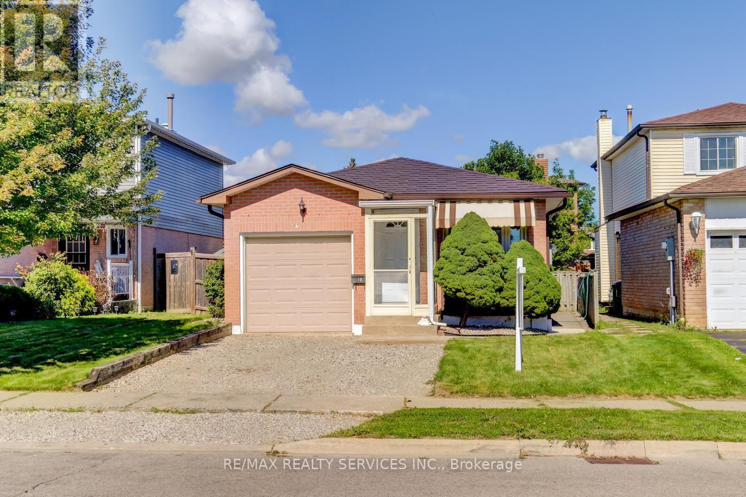 41 Greenleaf Crescent, Brampton, Ontario  L6X 2V5 - Photo 1 - W13758378