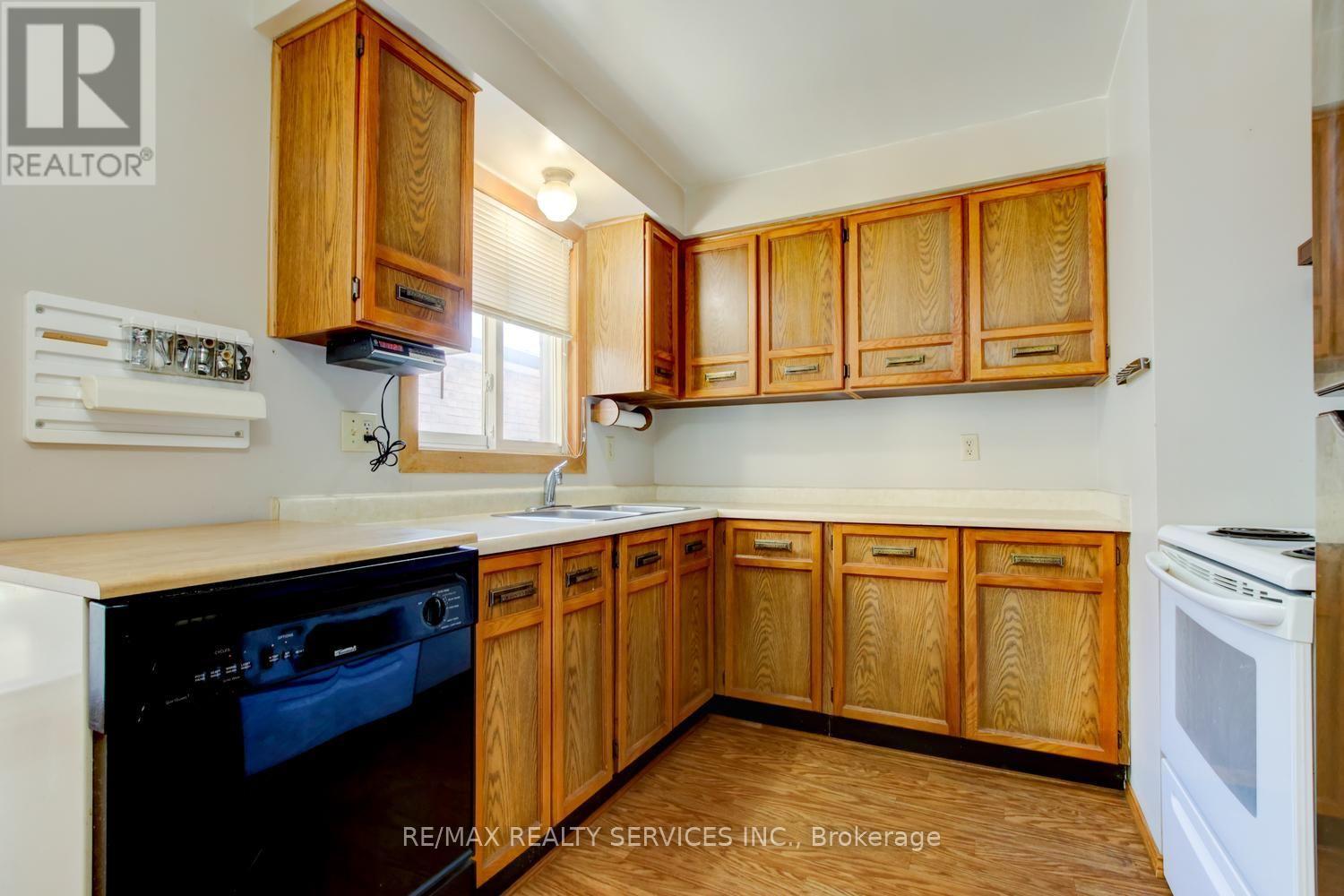 41 Greenleaf Crescent, Brampton, Ontario  L6X 2V5 - Photo 12 - W13758378