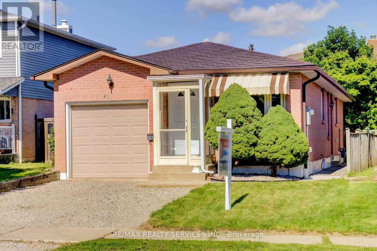 41 Greenleaf Crescent, Brampton, Ontario  L6X 2V5 - Photo 2 - W13758378