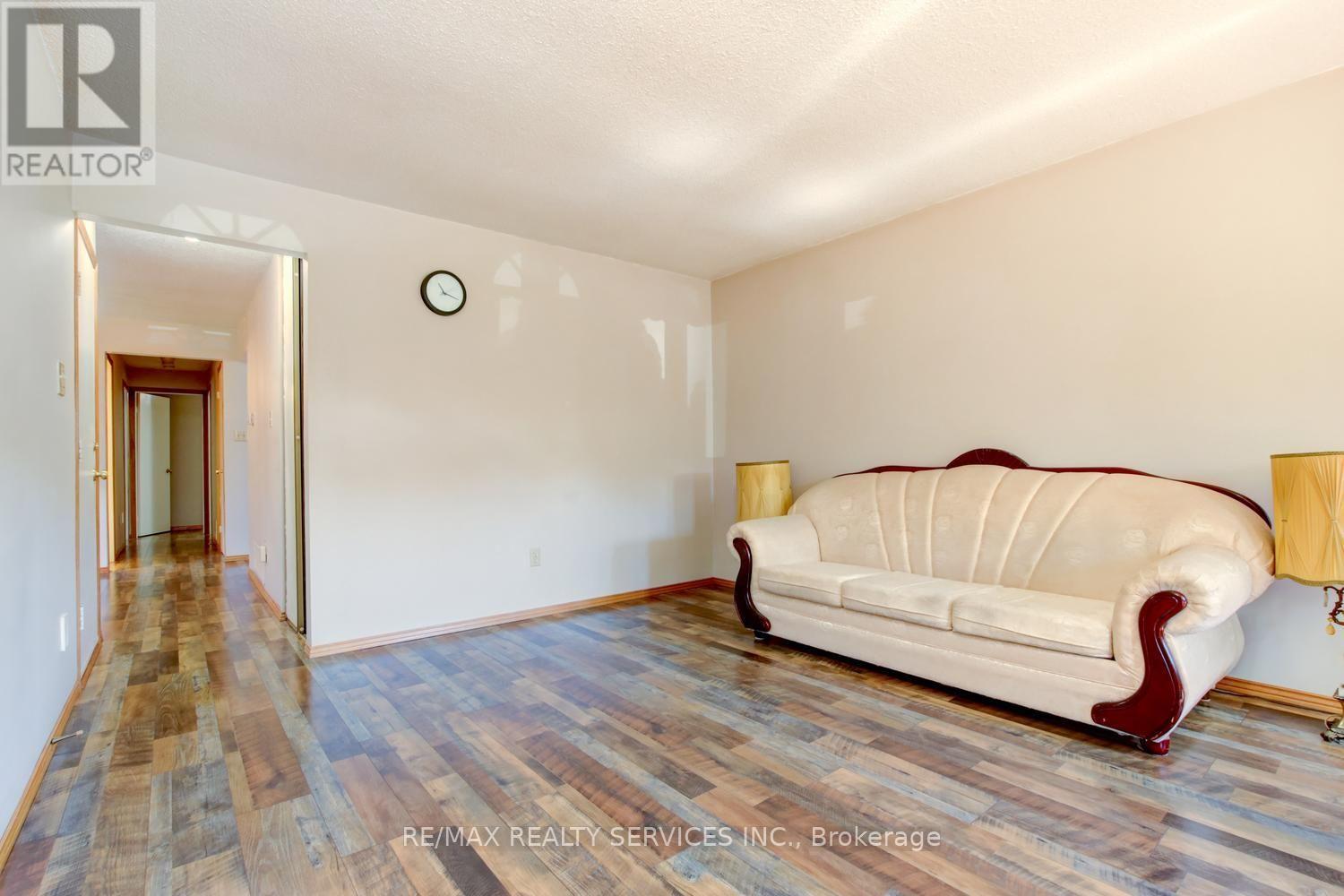 41 Greenleaf Crescent, Brampton, Ontario  L6X 2V5 - Photo 3 - W13758378