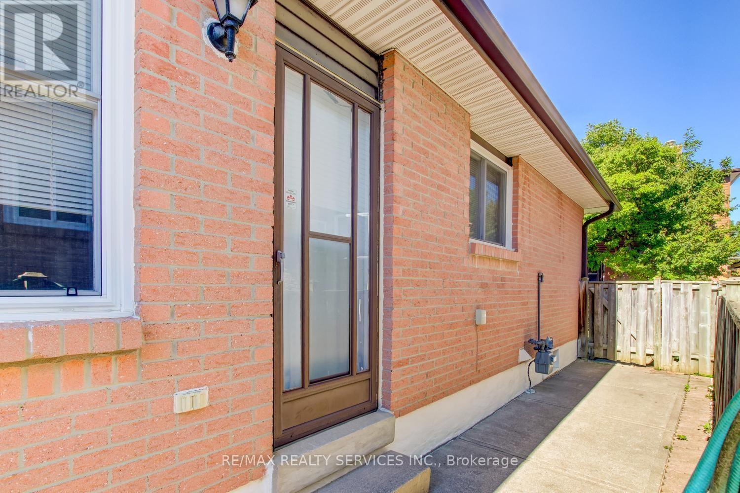 41 Greenleaf Crescent, Brampton, Ontario  L6X 2V5 - Photo 34 - W13758378