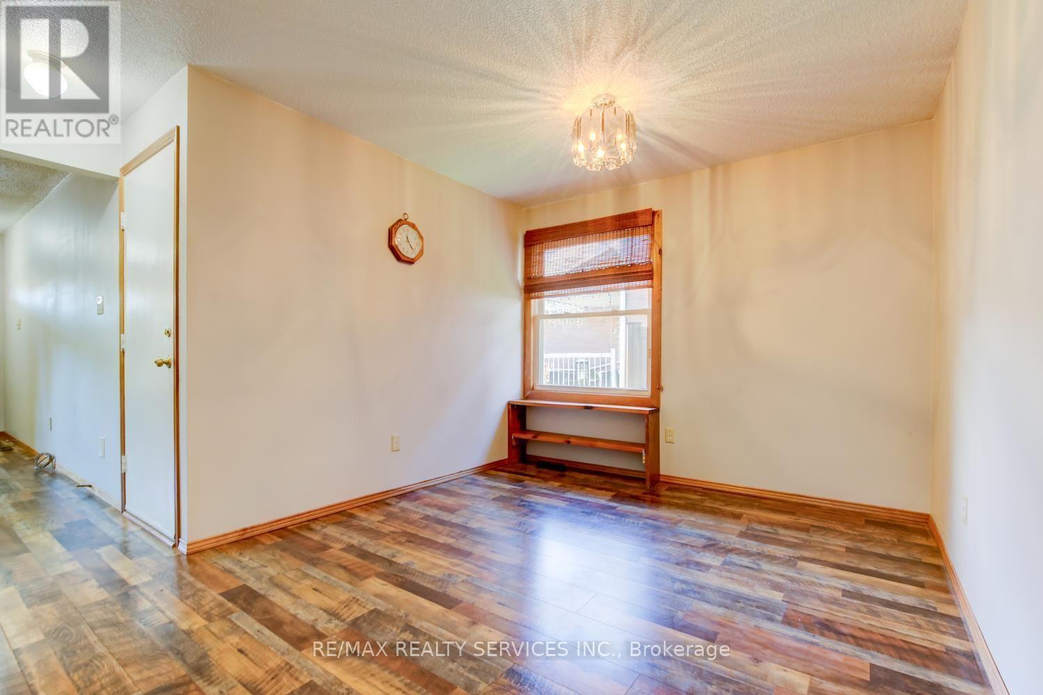 41 Greenleaf Crescent, Brampton, Ontario  L6X 2V5 - Photo 8 - W13758378
