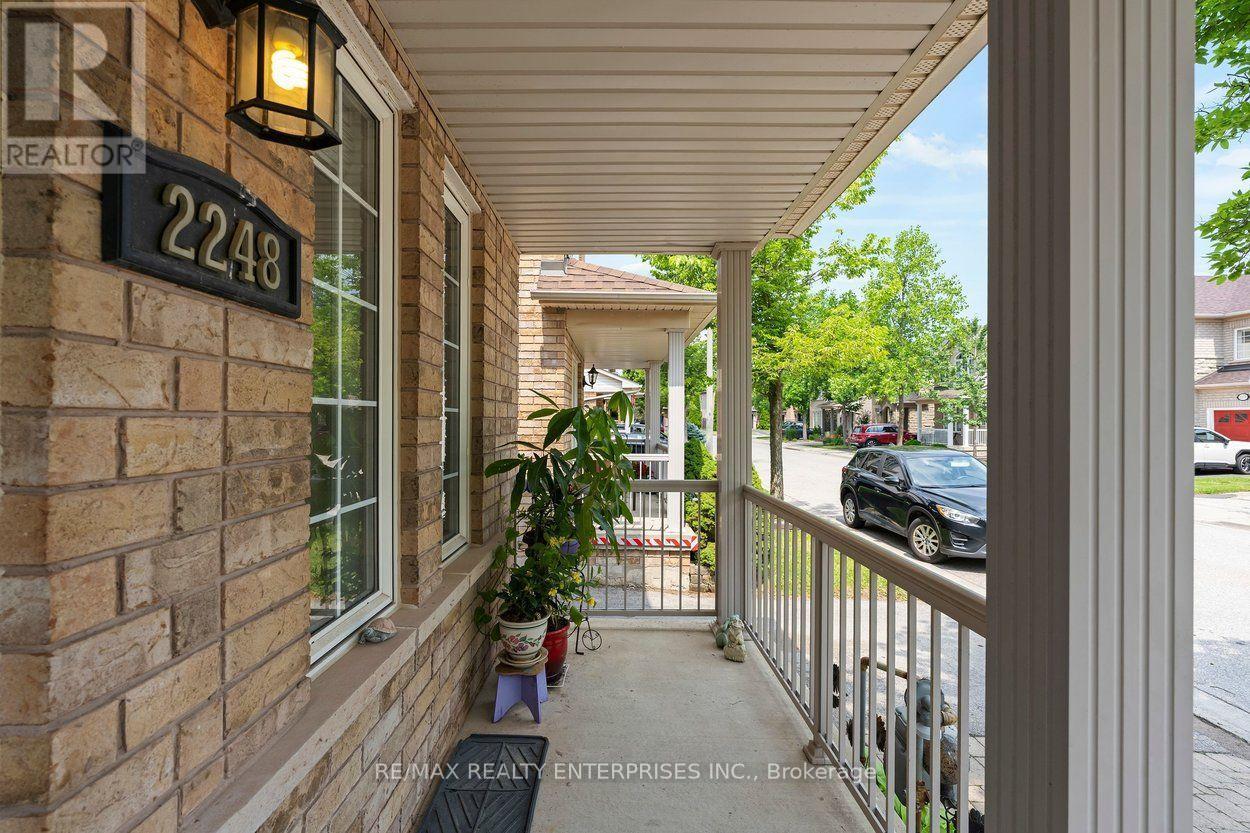 2248 SETON CRESCENT Burlington (Orchard) Ontario Canada L7L6Y4 4