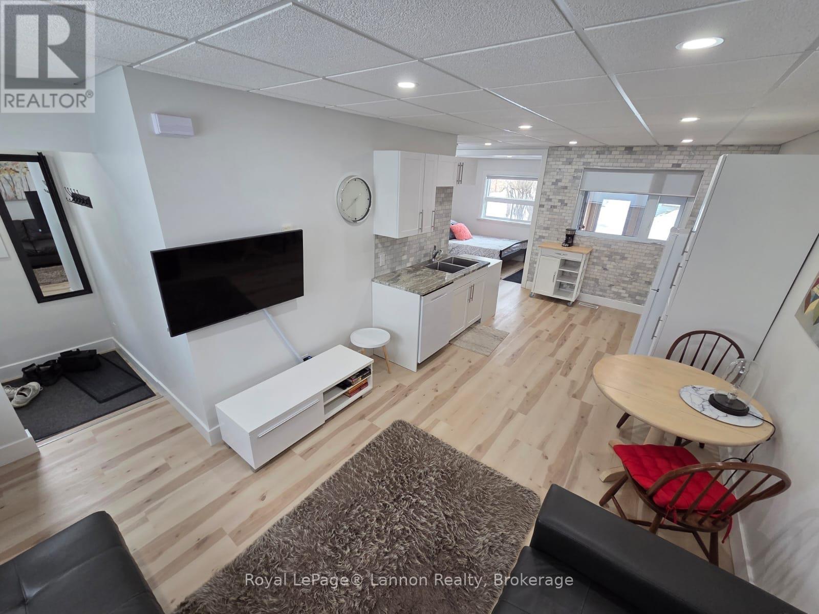 84 MACHAR AVE, Thunder Bay, Ontario