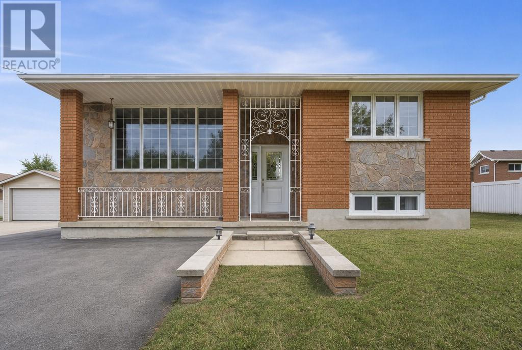 1803 Pierre Street, Val Caron, Ontario  P3N 1C3 - Photo 3 - 2130225
