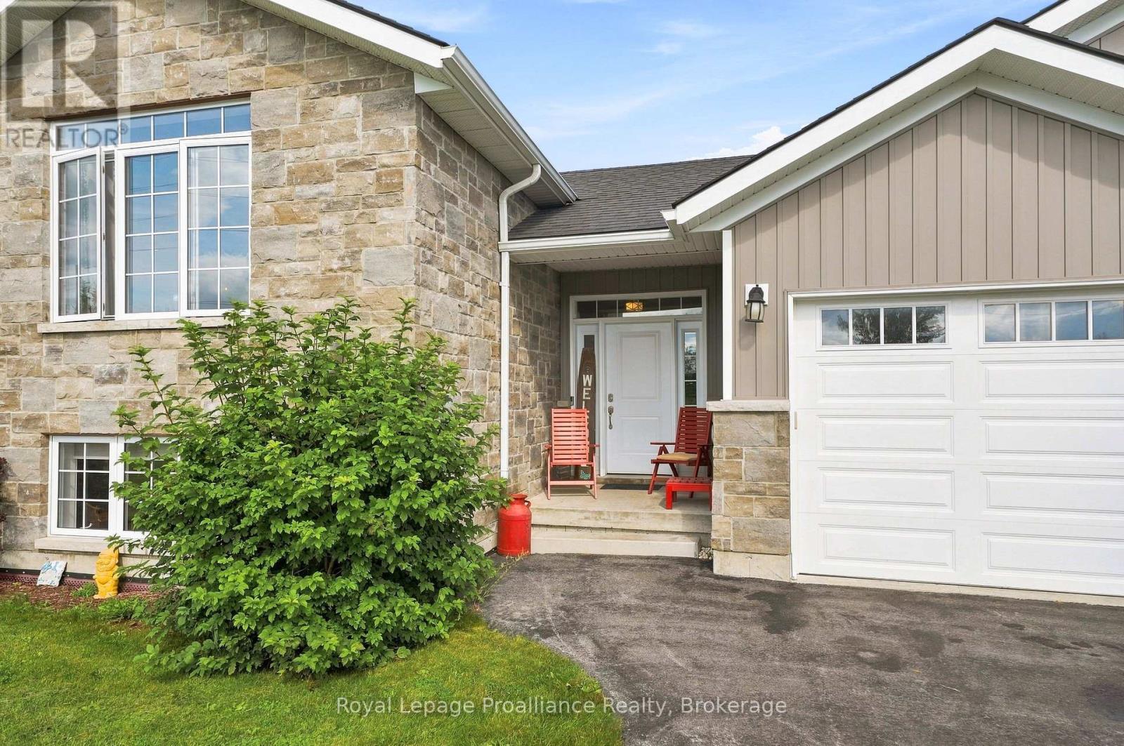 608 Mitchell Road, Belleville, Ontario  K8N 4Z6 - Photo 3 - X13758568