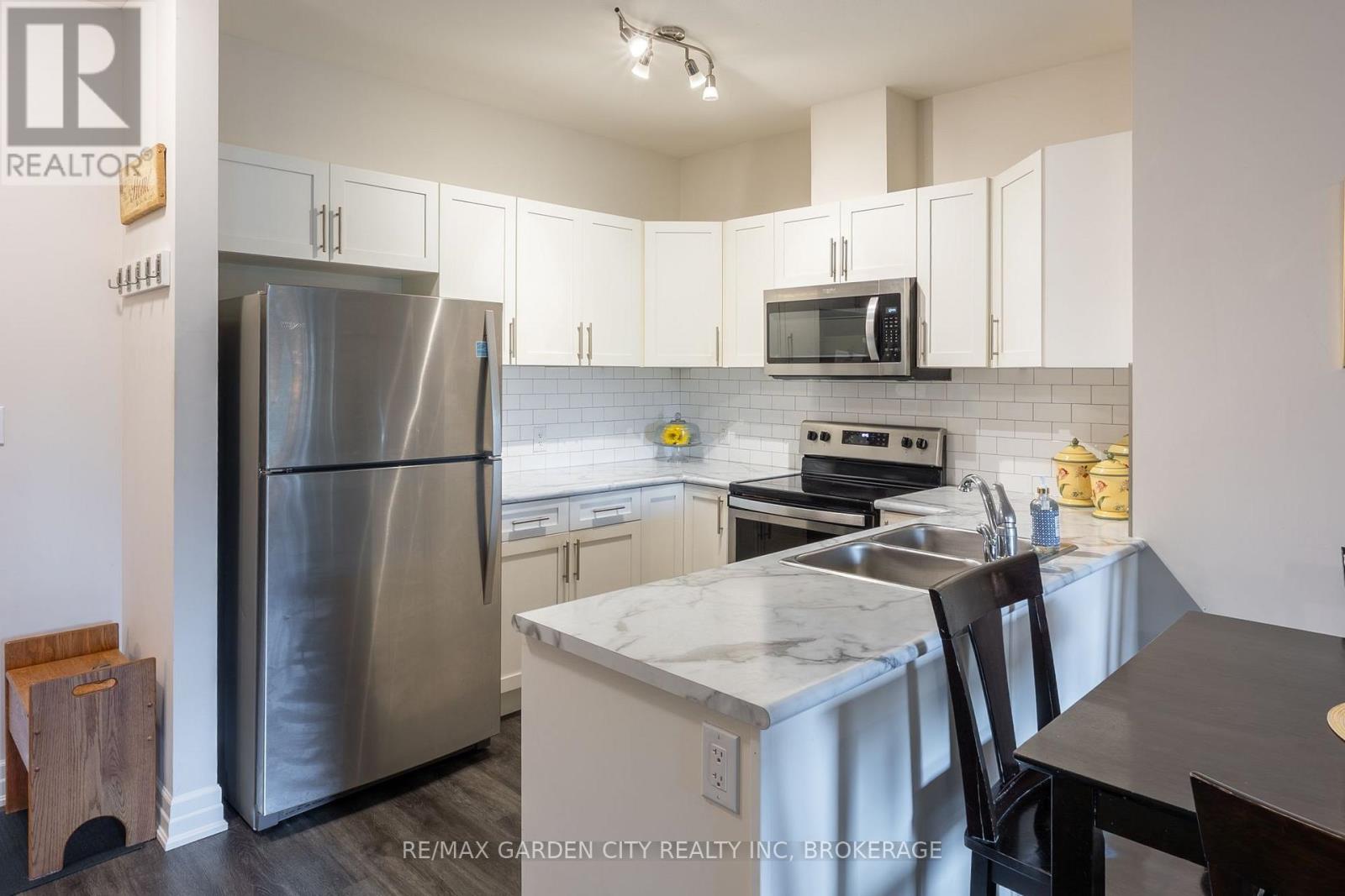303 - 212 Lakeport Road, St. Catharines, Ontario L2N 0B4 - Photo 4 - X13758452