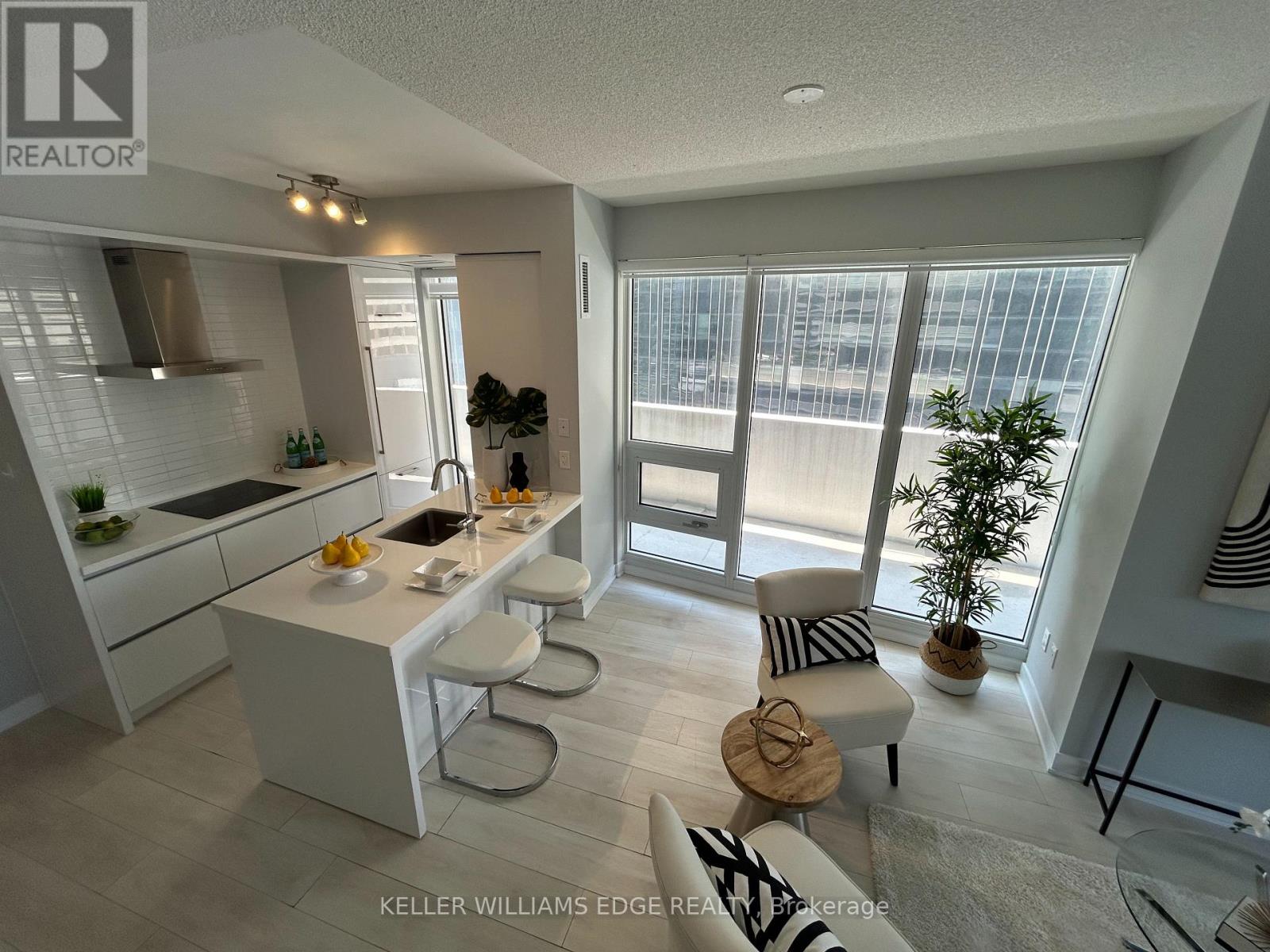 809 - 2221 Yonge Street, Toronto, Ontario  M4S 0B8 - Photo 2 - C13758436