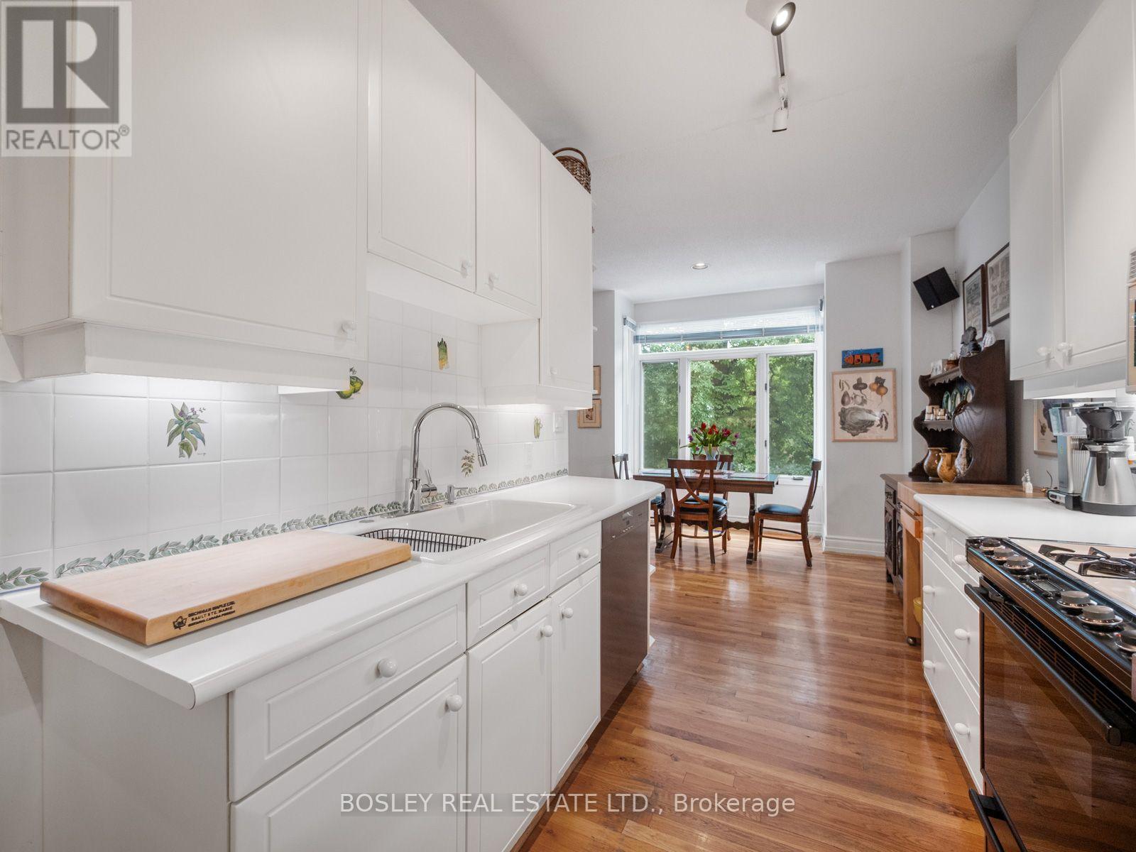 10 De Savery Crescent, Toronto, Ontario  M4S 2L2 - Photo 3 - C13758554