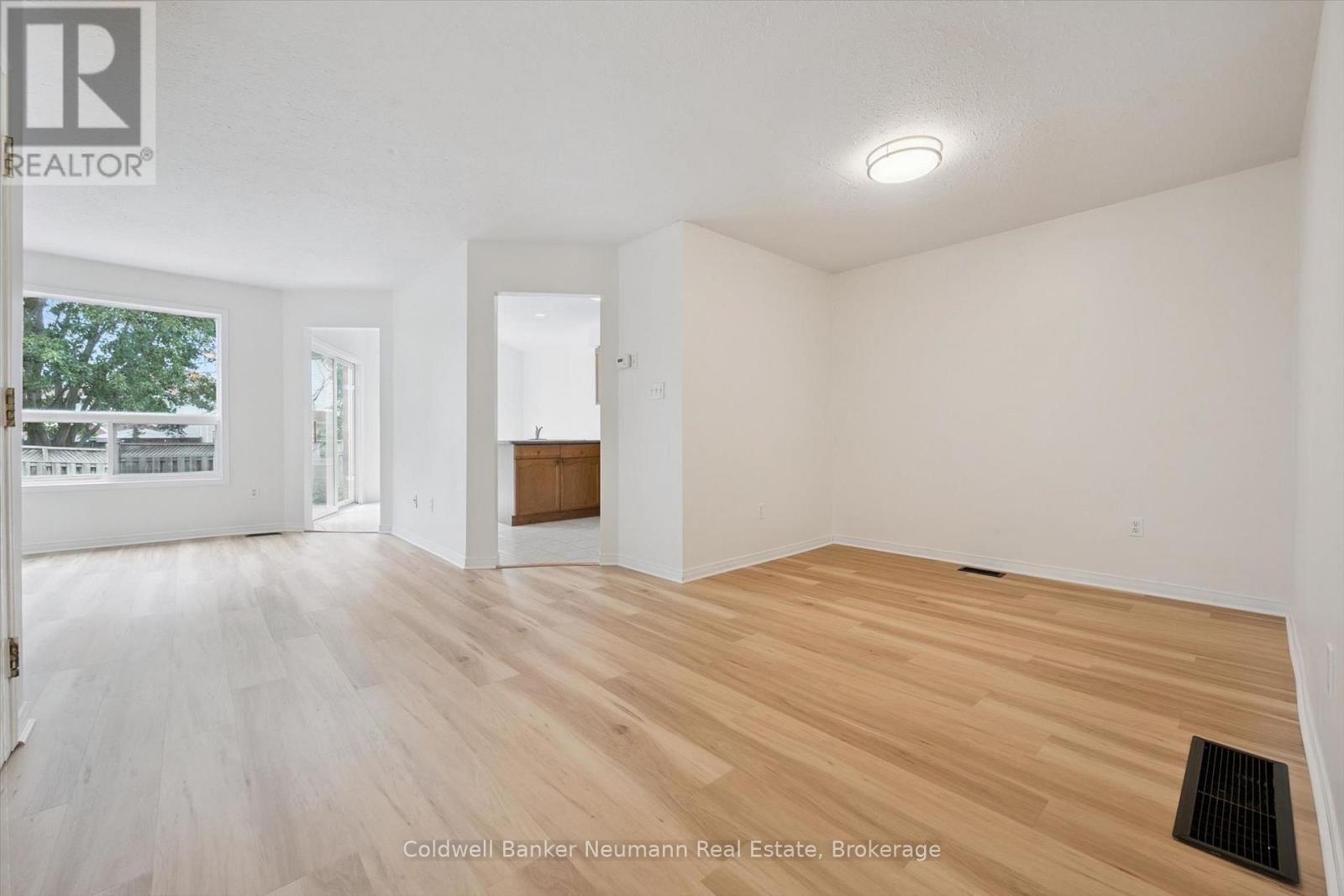 24 Lee Street, Guelph (Grange Road), Ontario  N1E 7H1 - Photo 8 - X13758476