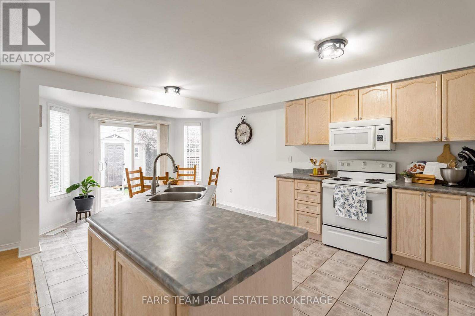 28 Mccurdy Drive, New Tecumseth (Tottenham), Ontario  L0G 1W0 - Photo 4 - N13758506