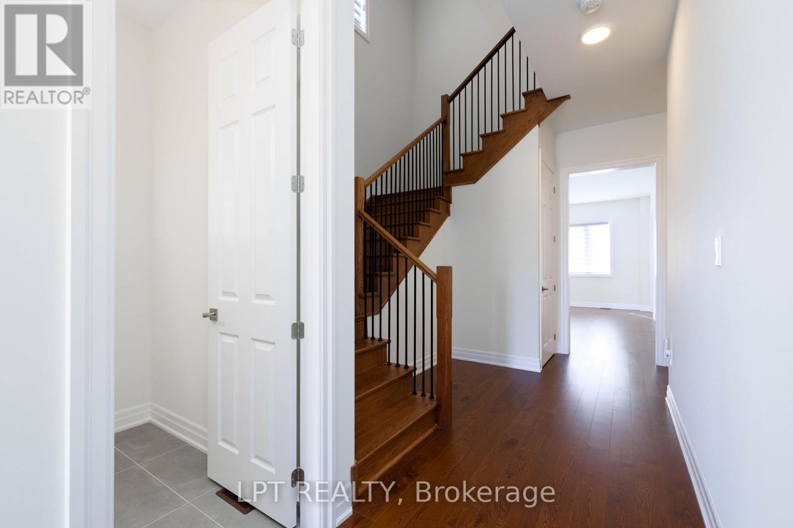32 Max Bulmer Court, Georgina, Ontario L3X 3J9 - Photo 3 - N13758534