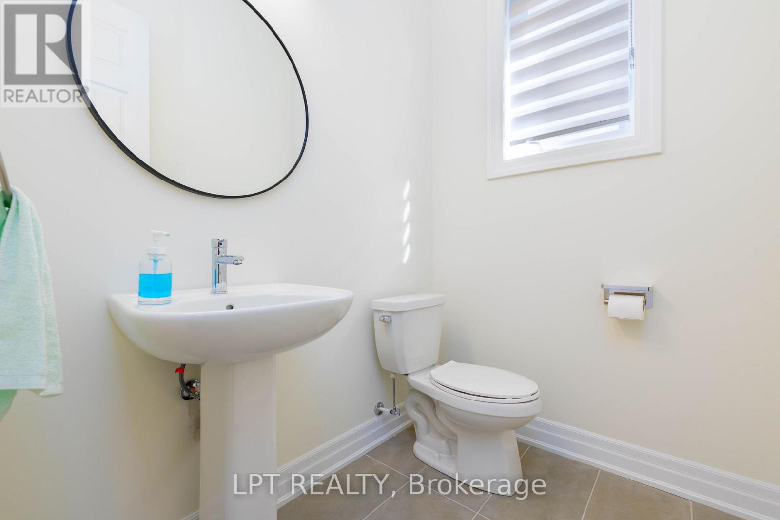 32 Max Bulmer Court, Georgina, Ontario L3X 3J9 - Photo 4 - N13758534