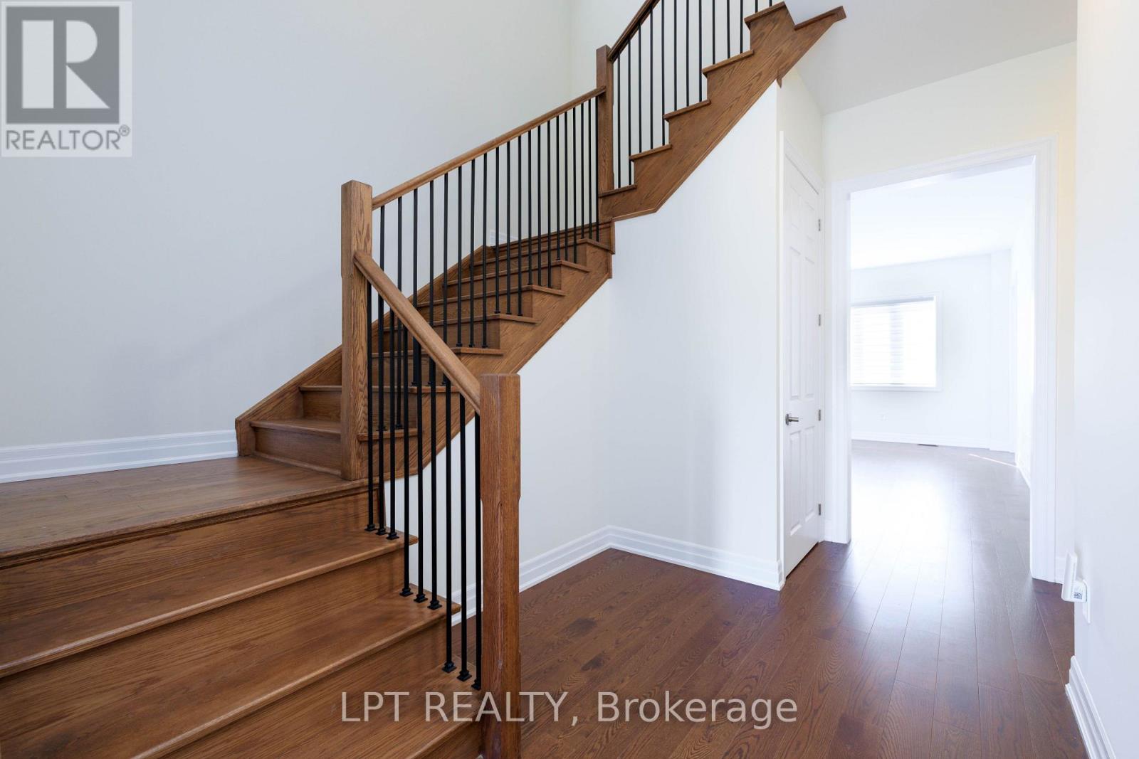32 Max Bulmer Court, Georgina, Ontario L3X 3J9 - Photo 5 - N13758534