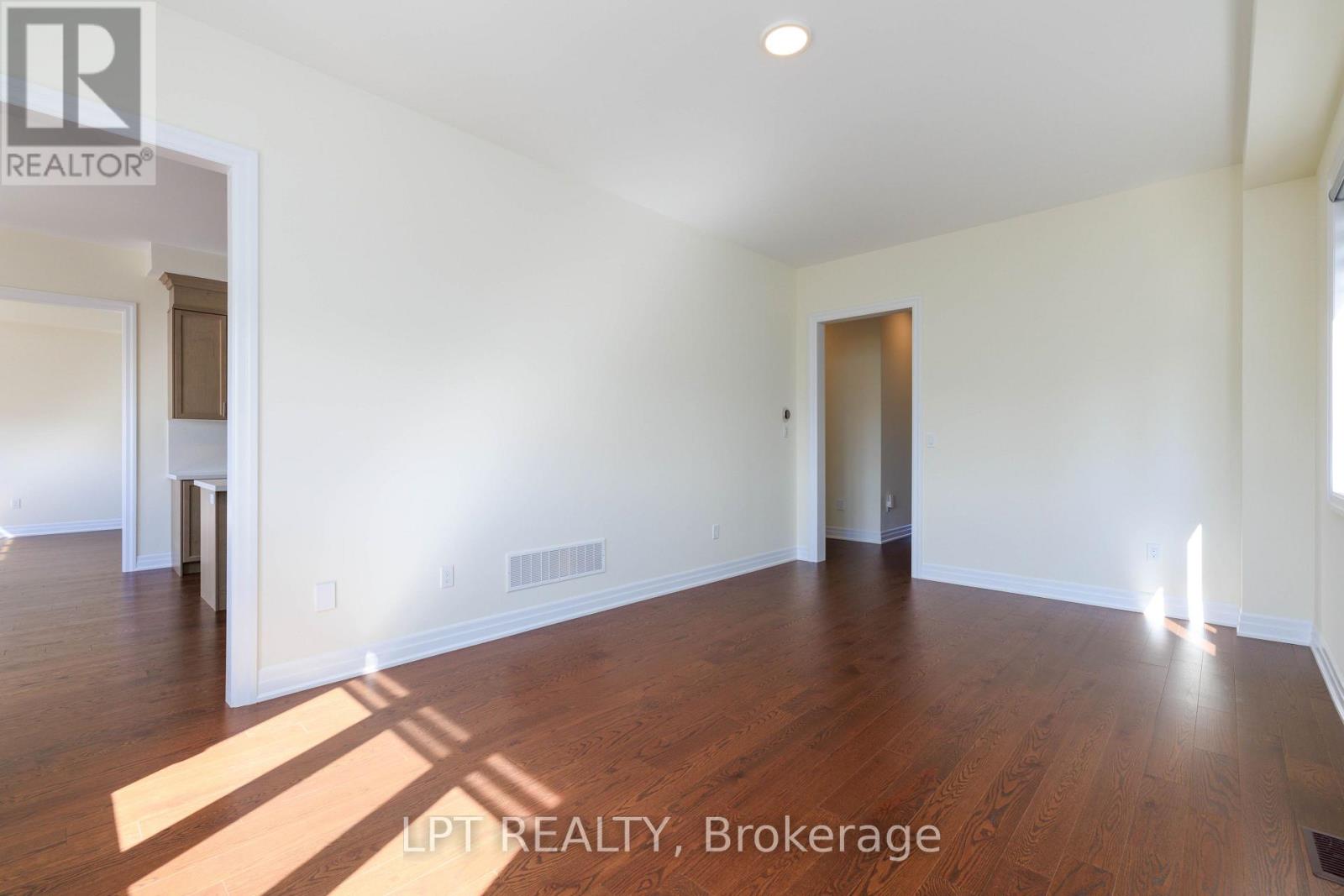 32 Max Bulmer Court, Georgina, Ontario L3X 3J9 - Photo 7 - N13758534