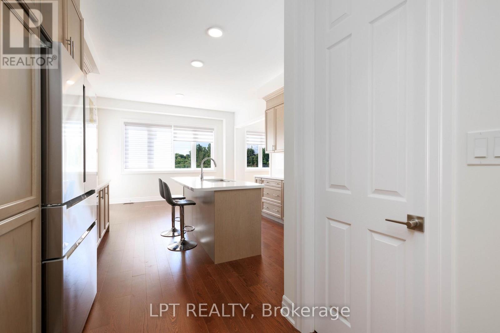 32 Max Bulmer Court, Georgina, Ontario L3X 3J9 - Photo 8 - N13758534
