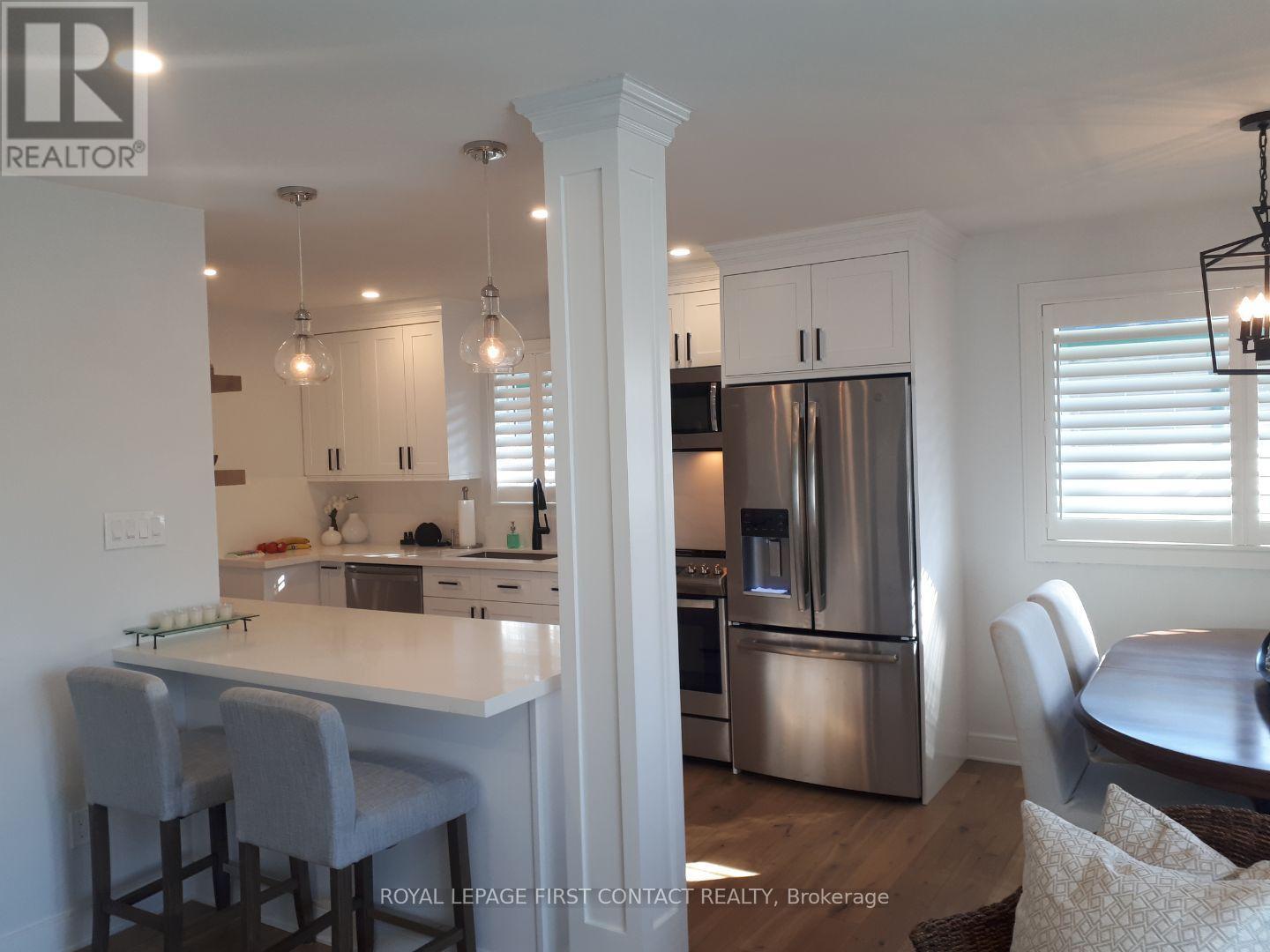 60 Rose Street, Barrie, Ontario L4M 2T2 - Photo 4 - S13758438