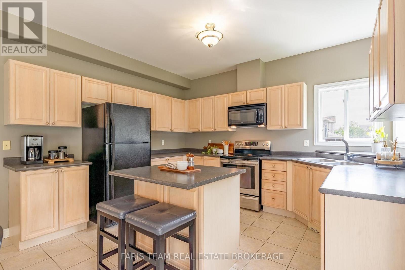 24 Pepin Court, Barrie (Innis-Shore), Ontario  L4M 7J4 - Photo 5 - S13758542