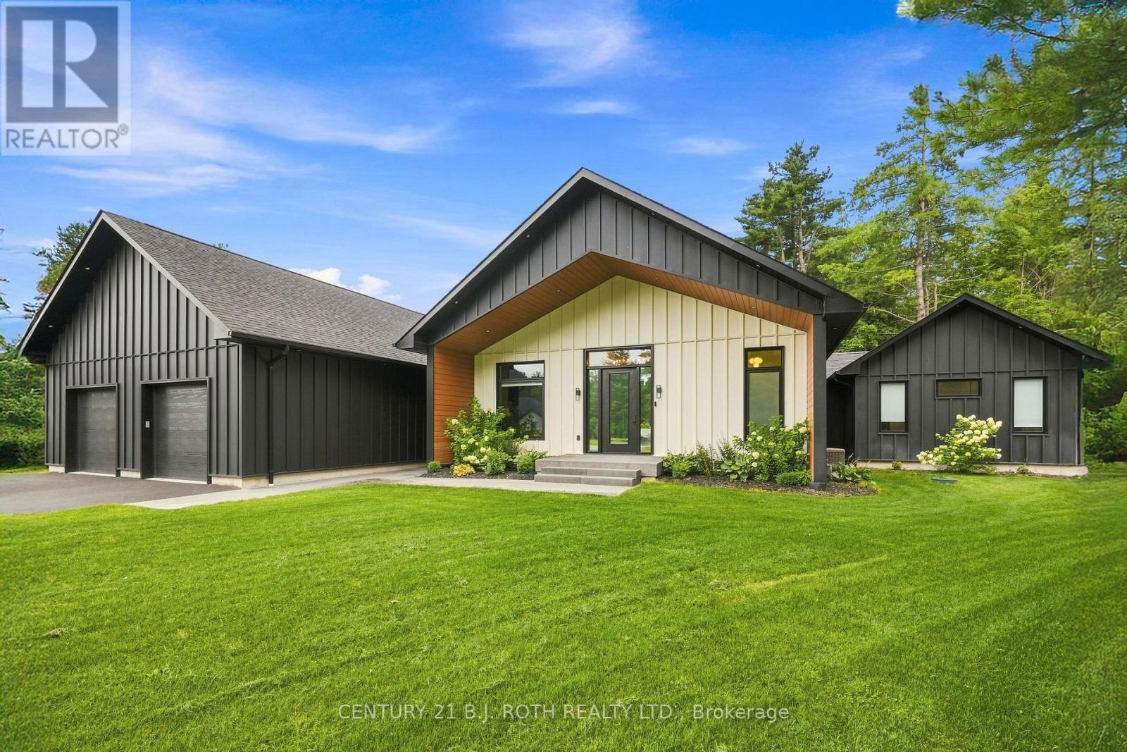 31 Marni Lane, Springwater, Ontario L0L 2K0 - Photo 1 - S13758560