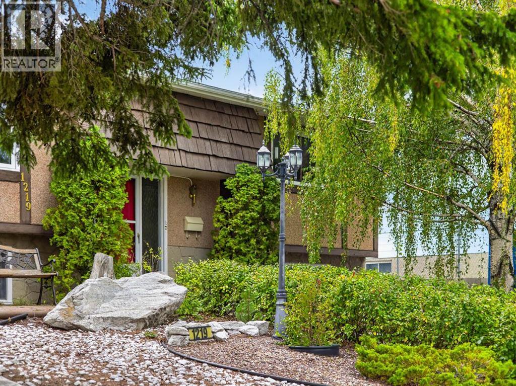 1219 Hunterquay Hill NW, Calgary, Alberta  T2K 4T3 - Photo 2 - A2342711