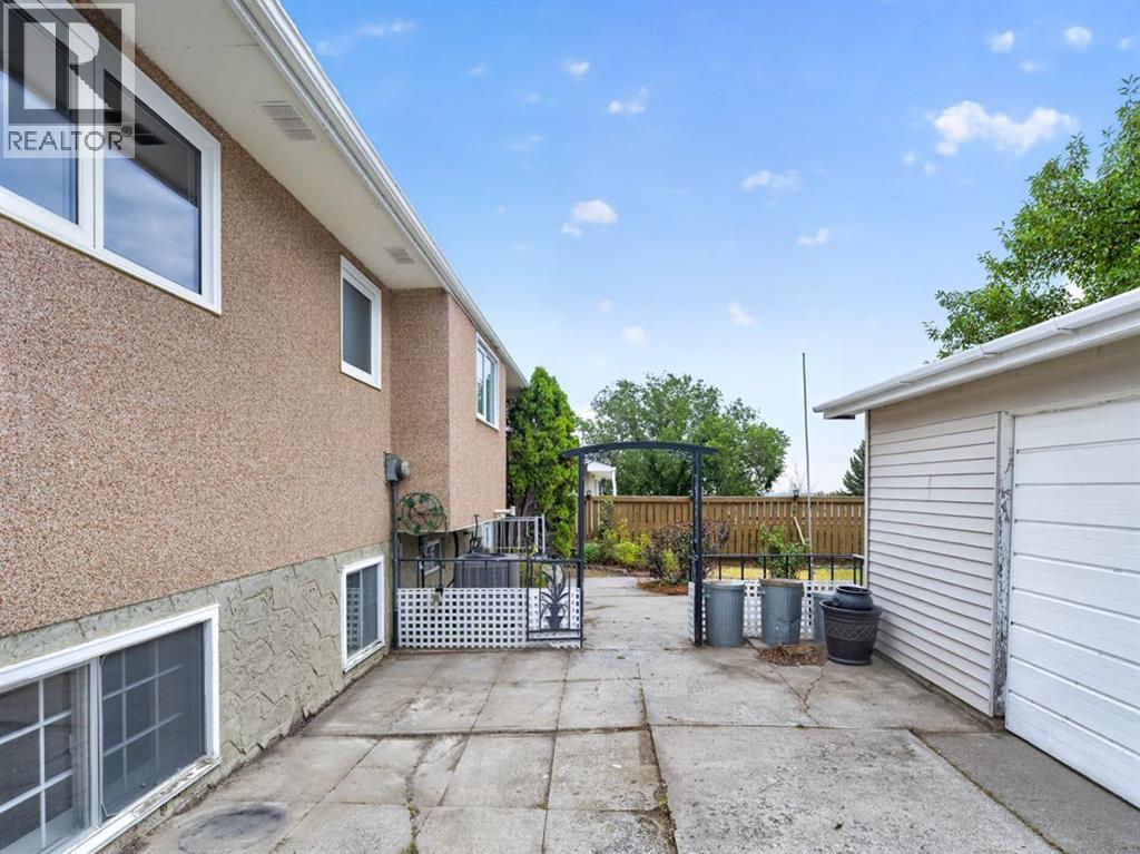 1219 Hunterquay Hill NW, Calgary, Alberta  T2K 4T3 - Photo 5 - A2342711