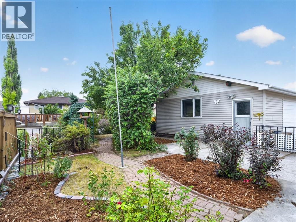 1219 Hunterquay Hill NW, Calgary, Alberta  T2K 4T3 - Photo 9 - A2342711