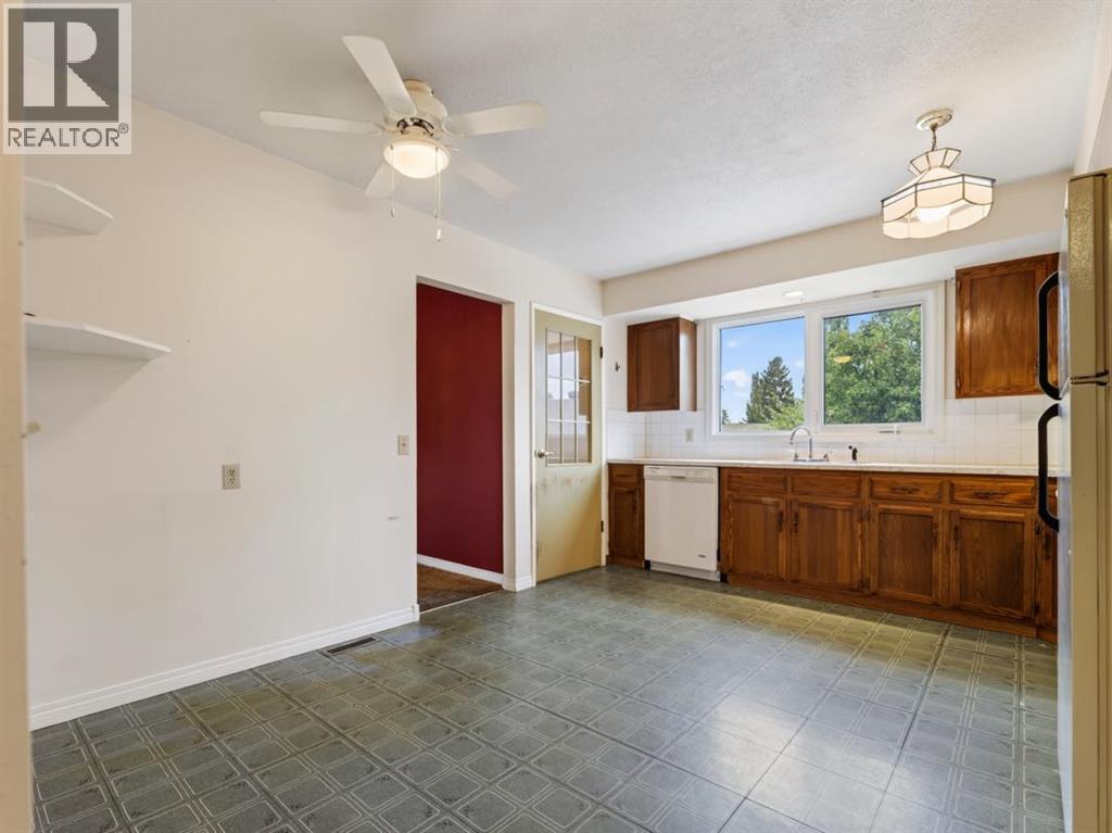 1219 Hunterquay Hill NW, Calgary, Alberta  T2K 4T3 - Photo 19 - A2342711