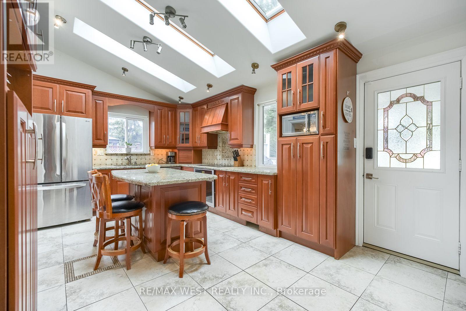 347 Karen Park Crescent, Mississauga, Ontario L5A 3C8 - Photo 11 - W13758418