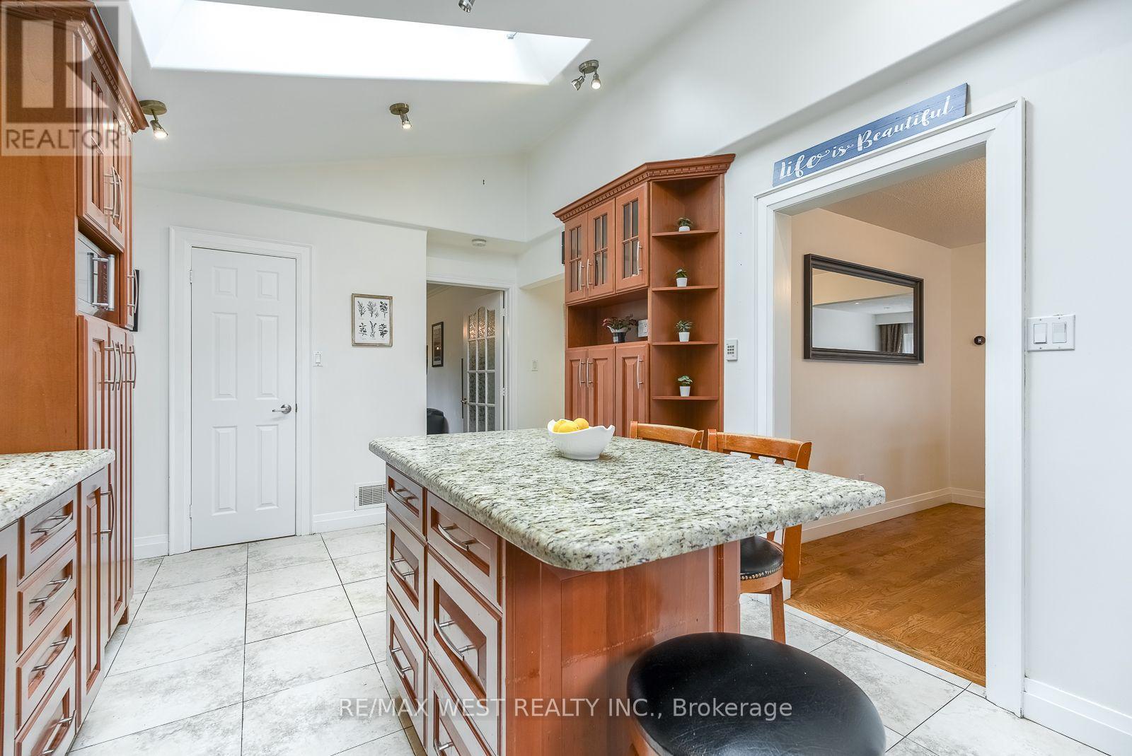 347 Karen Park Crescent, Mississauga, Ontario L5A 3C8 - Photo 15 - W13758418