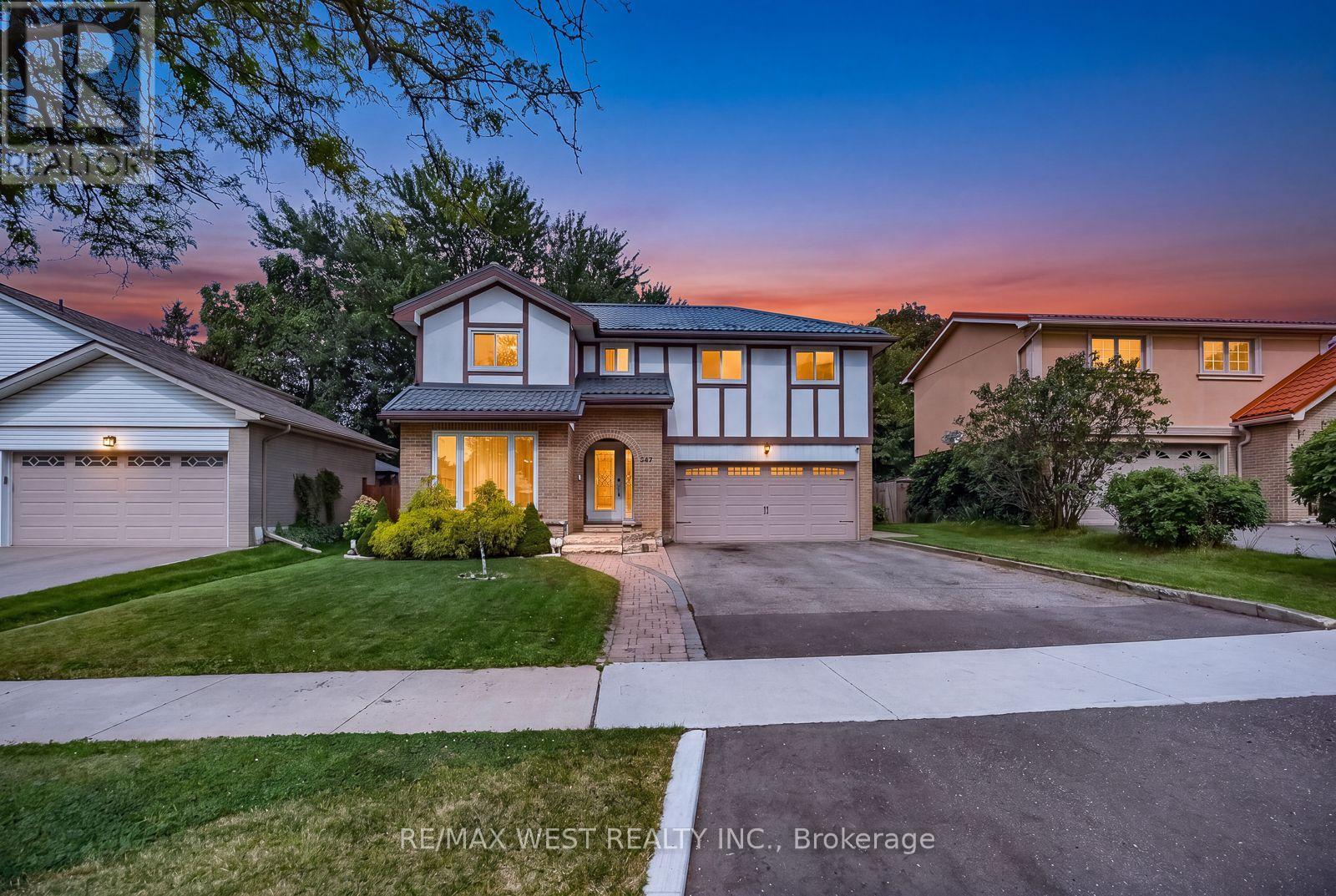 347 Karen Park Crescent, Mississauga, Ontario L5A 3C8 - Photo 2 - W13758418